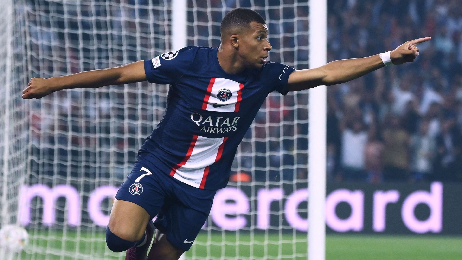 Mbappé celebrating PSG Juventus