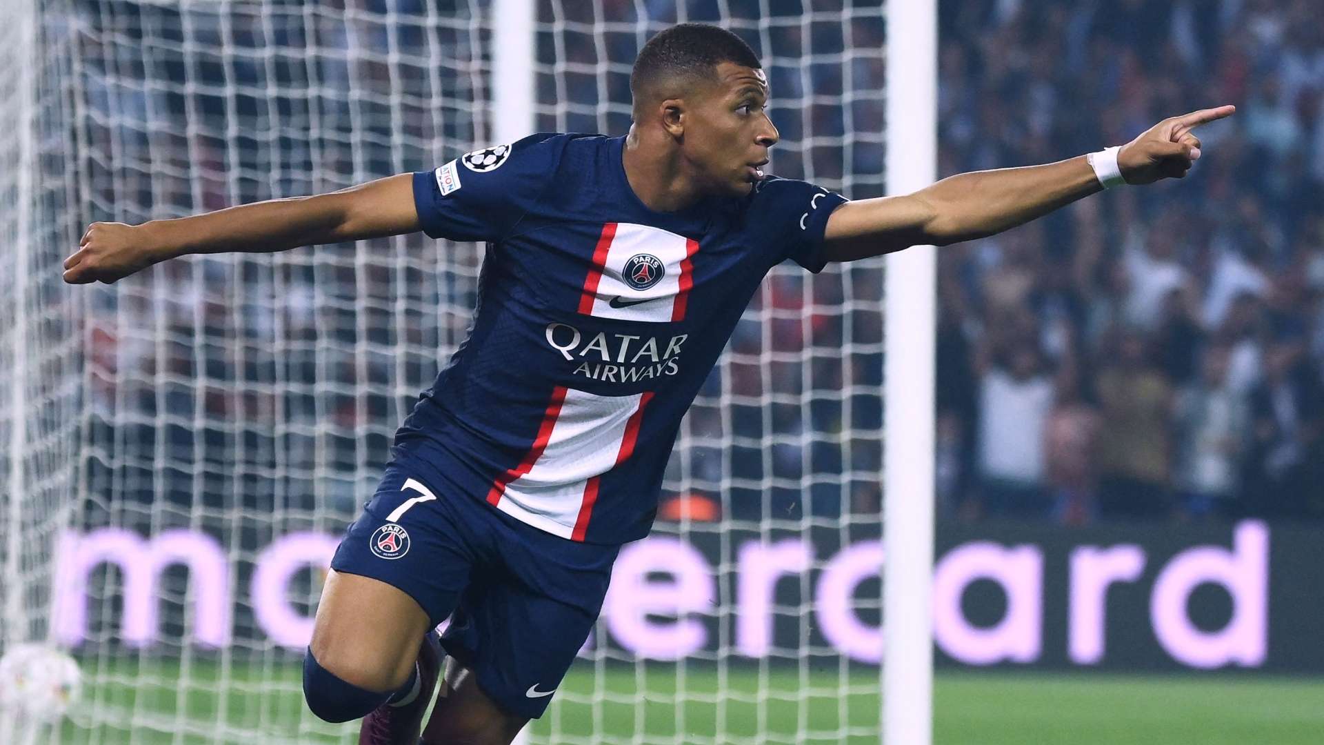 Mbappé celebrating PSG Juventus