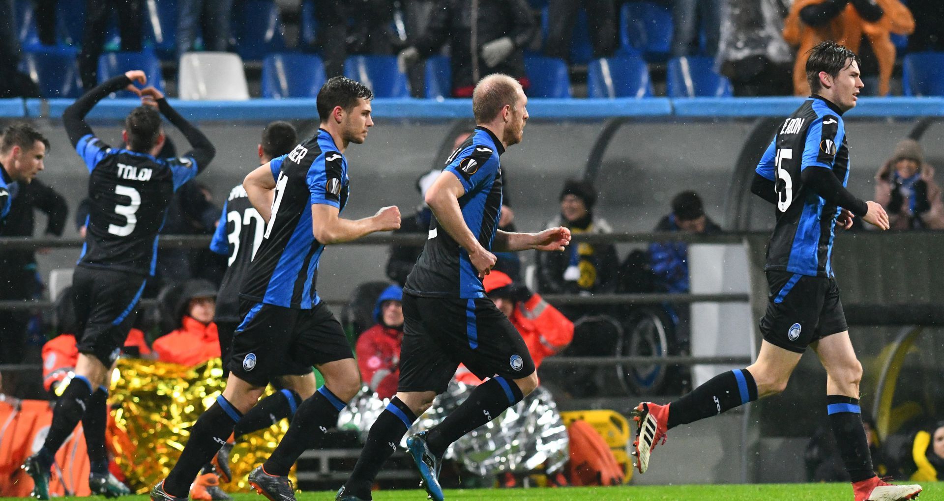 Atalanta players celebrating Atalanta Borussia Dortmund Europa League