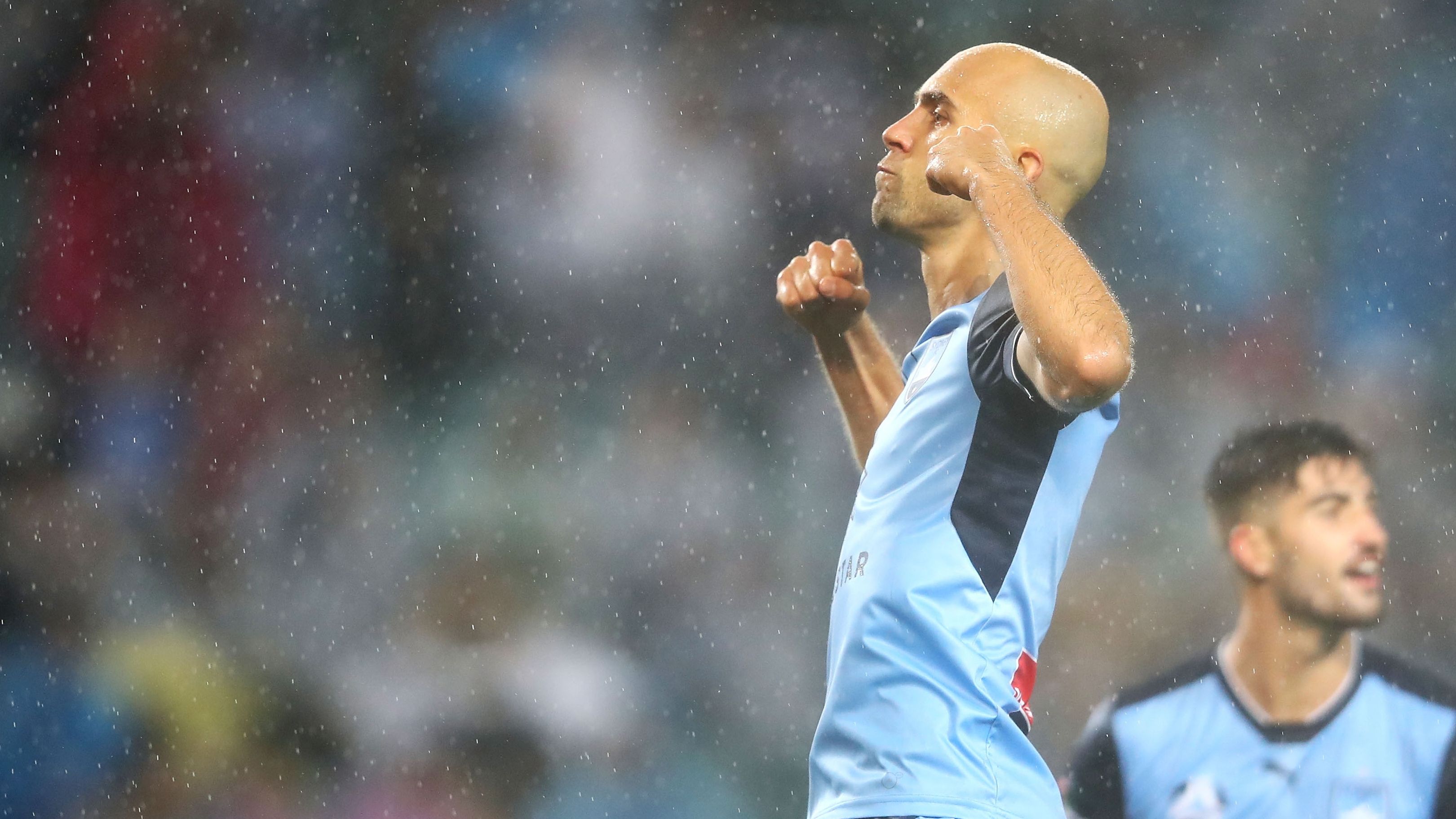 Adrian Mierzejewski Sydney FC