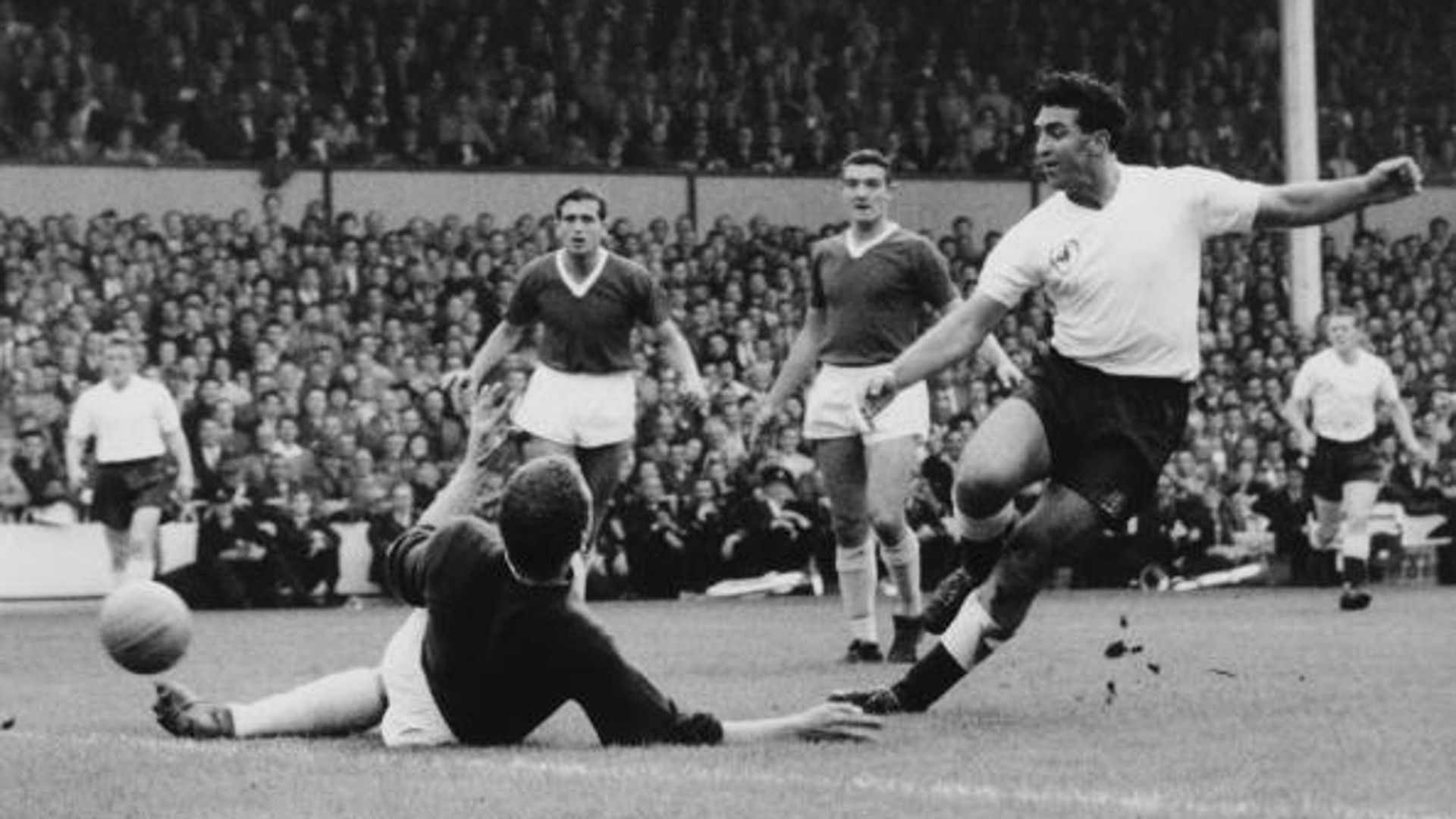 Bobby Smith in action for Tottenham in 1961
