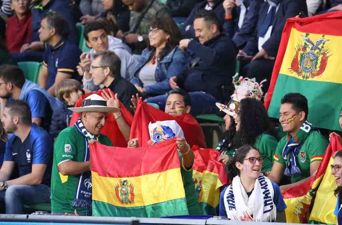 Hinchas de Bolivia