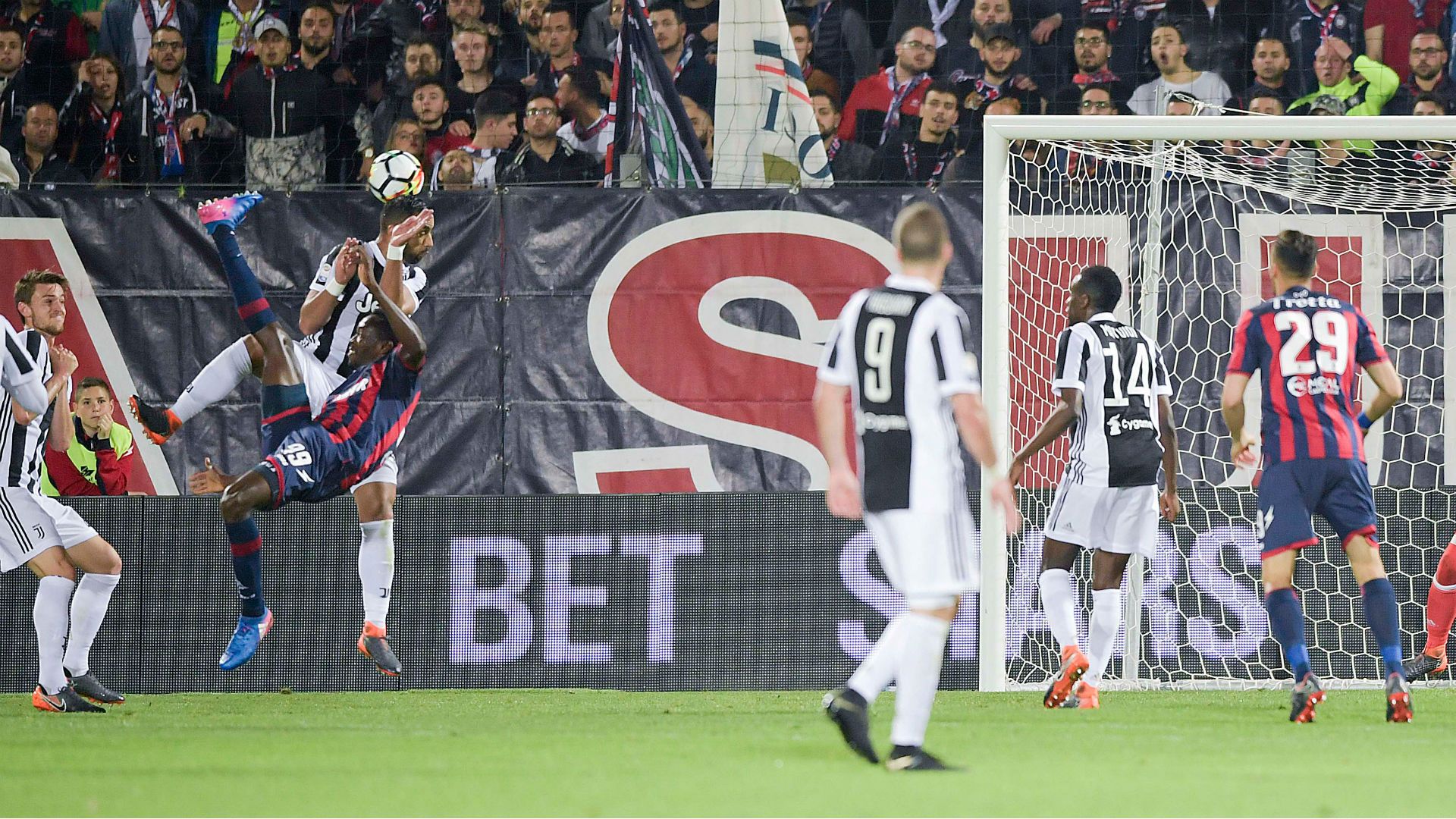 Simy Crotone Juventus Serie A
