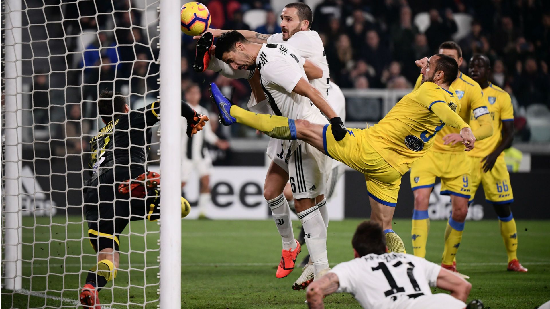 Bonucci Khedira Juventus Frosinone Serie A