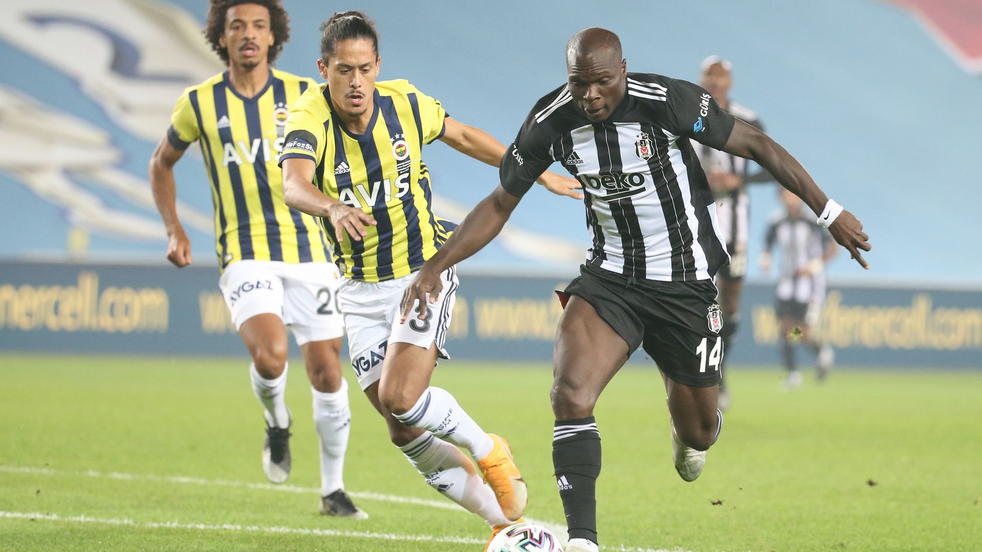 Vincent Aboubakar, Mauricio Lemos