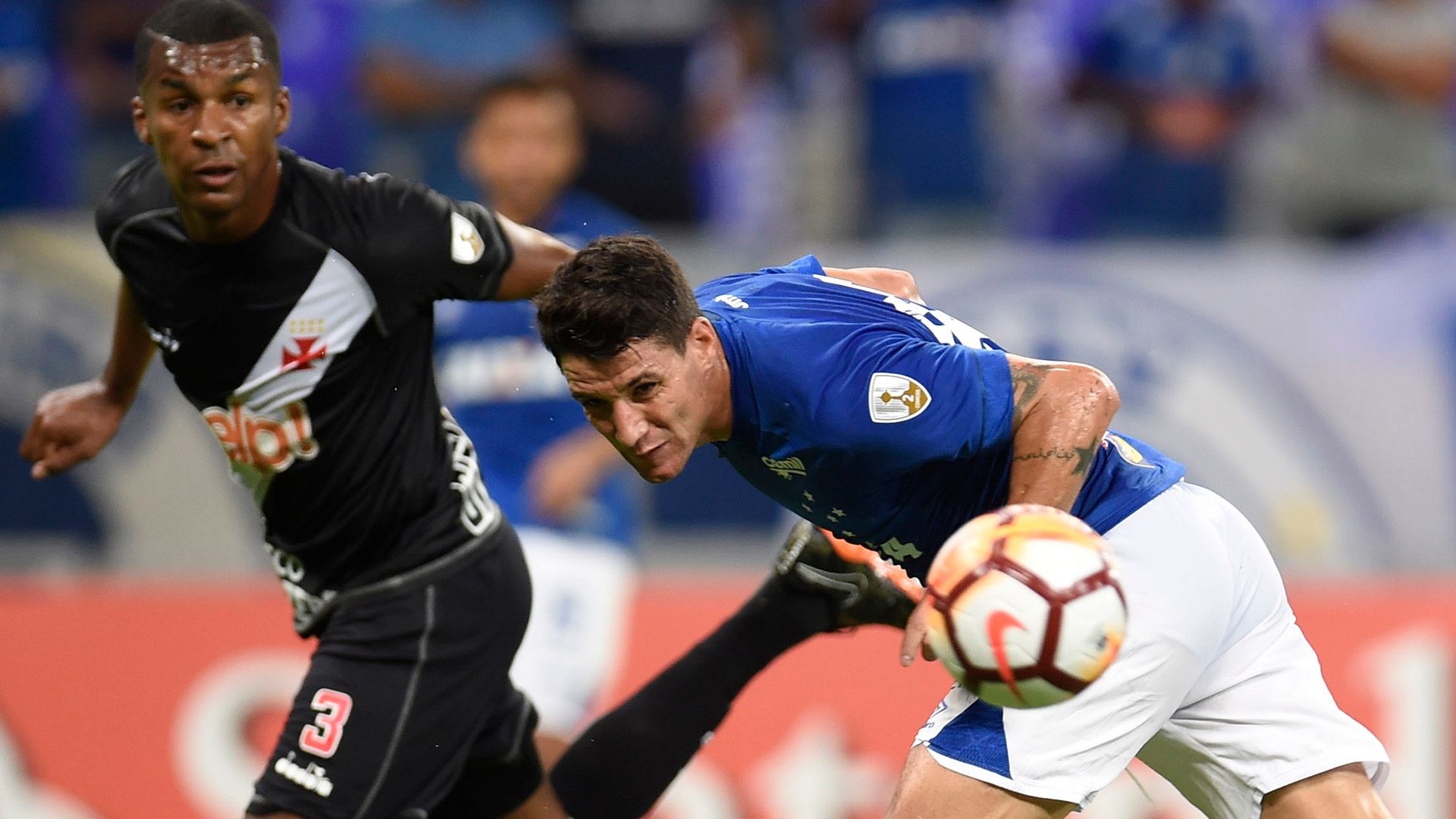Erazo Thiago Neves Cruzeiro Vasco 04042018 Copa Libertadores