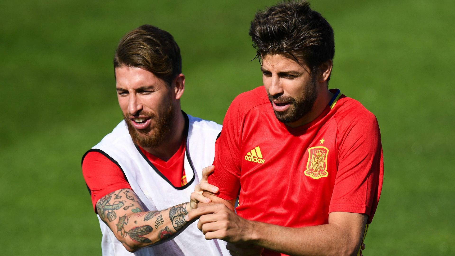 Gerardi Piquè Sergio Ramos Spain