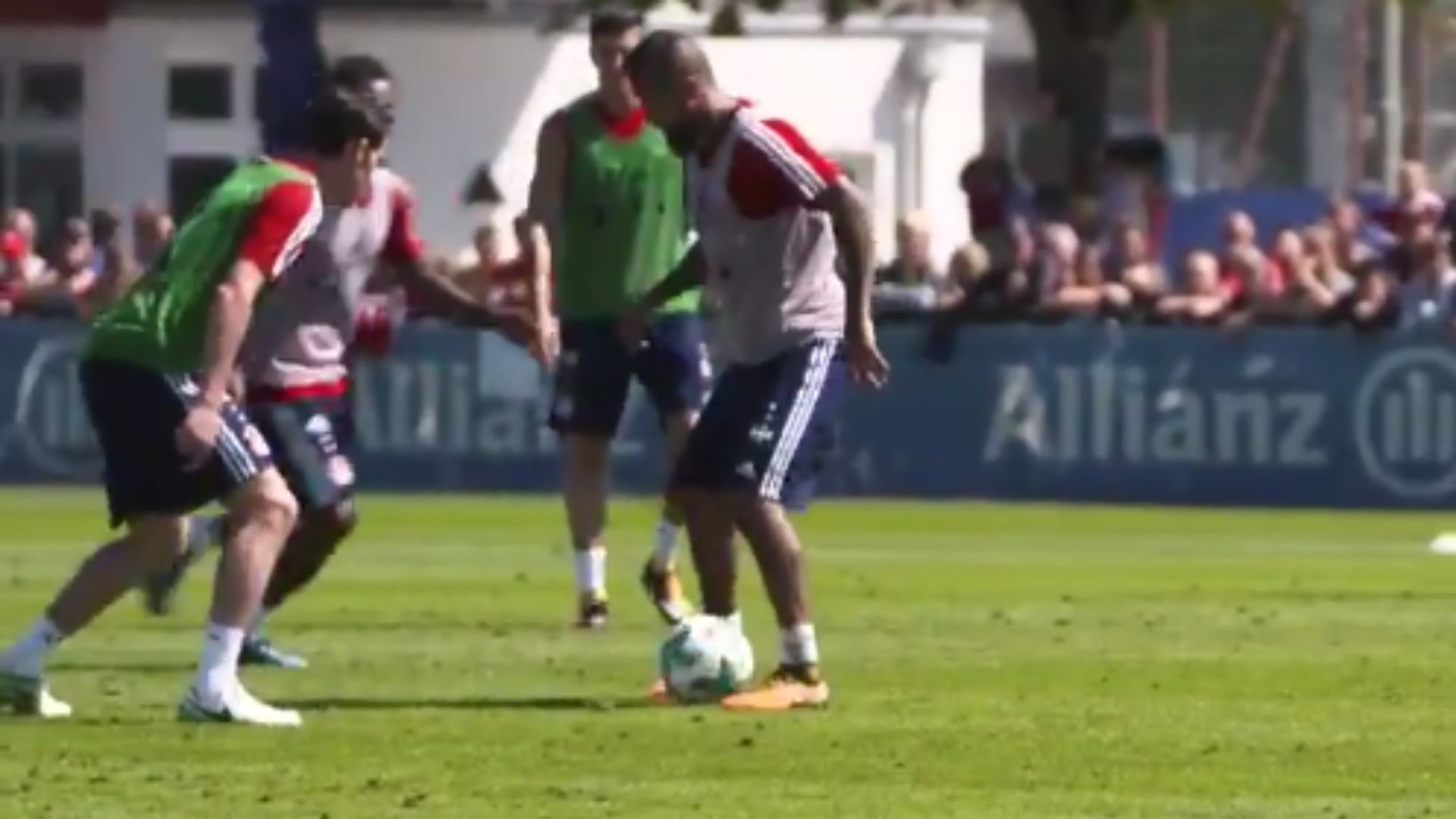 Arturo Vidal. Práctica Bayern Munich. Captura TV