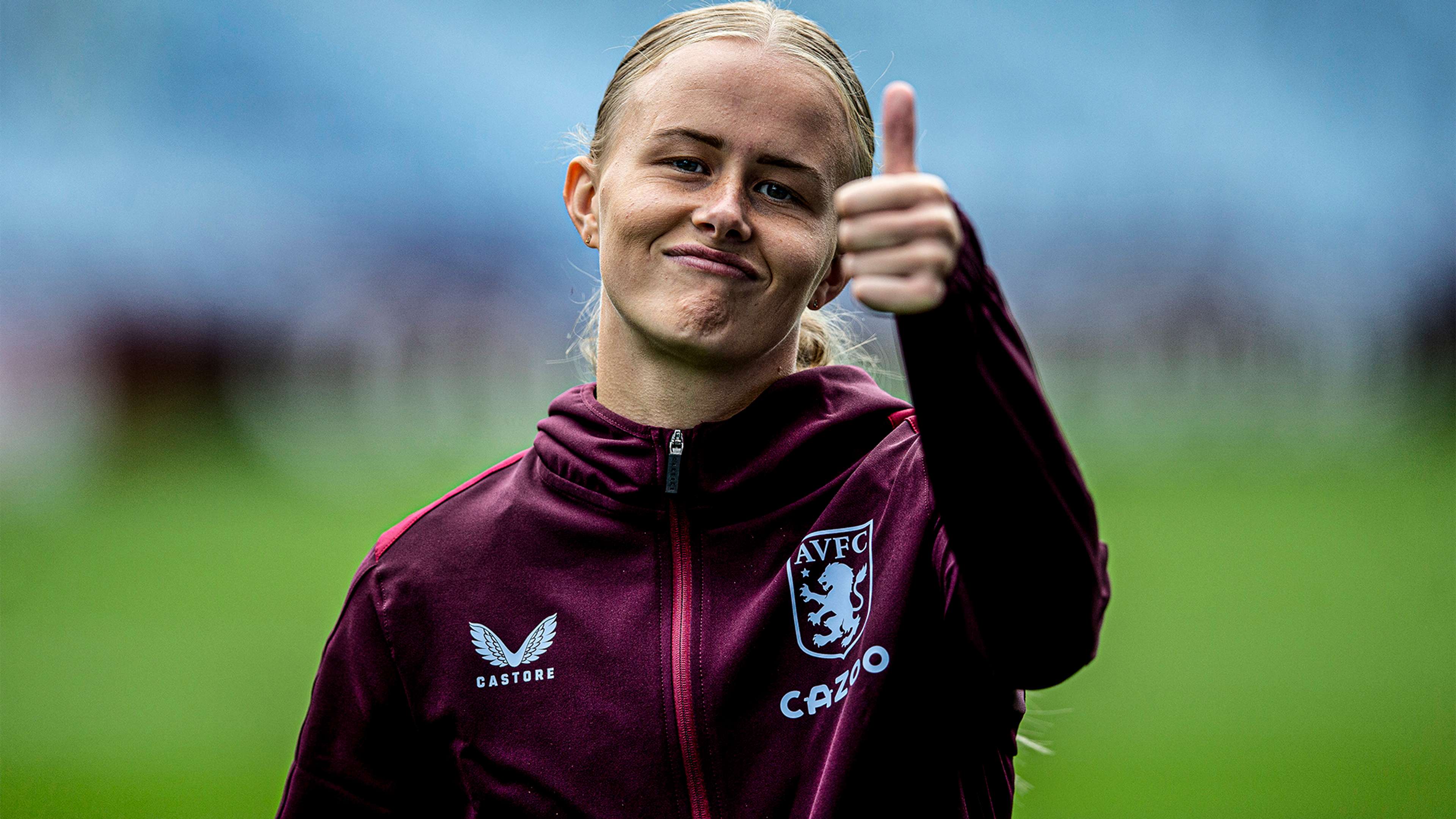 Hannah Hampton Aston Villa thumbs up 2022-23