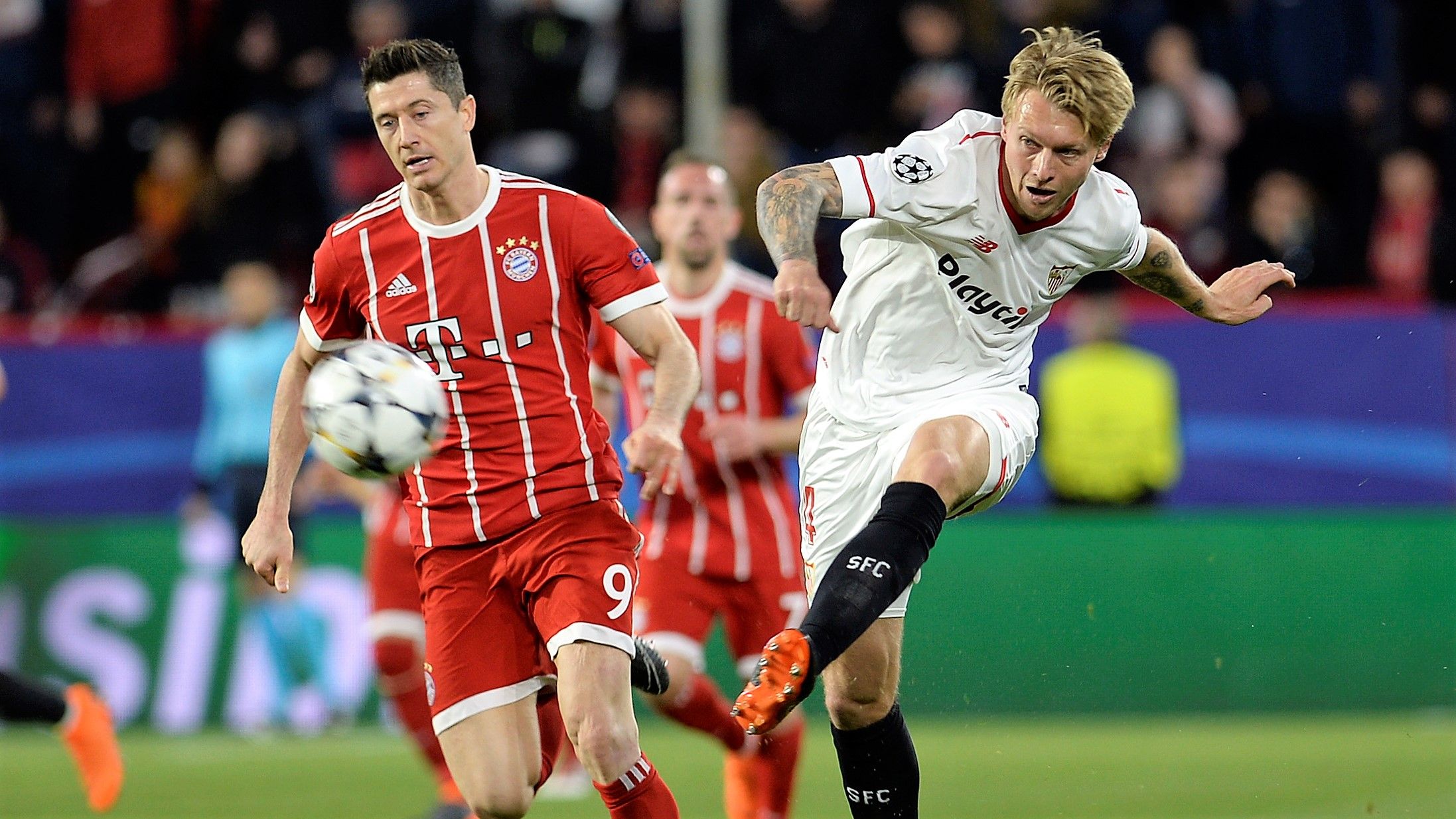 Robert Lewandowski Simon Kjaer Sevilla Bayern Munich UCL 03042018