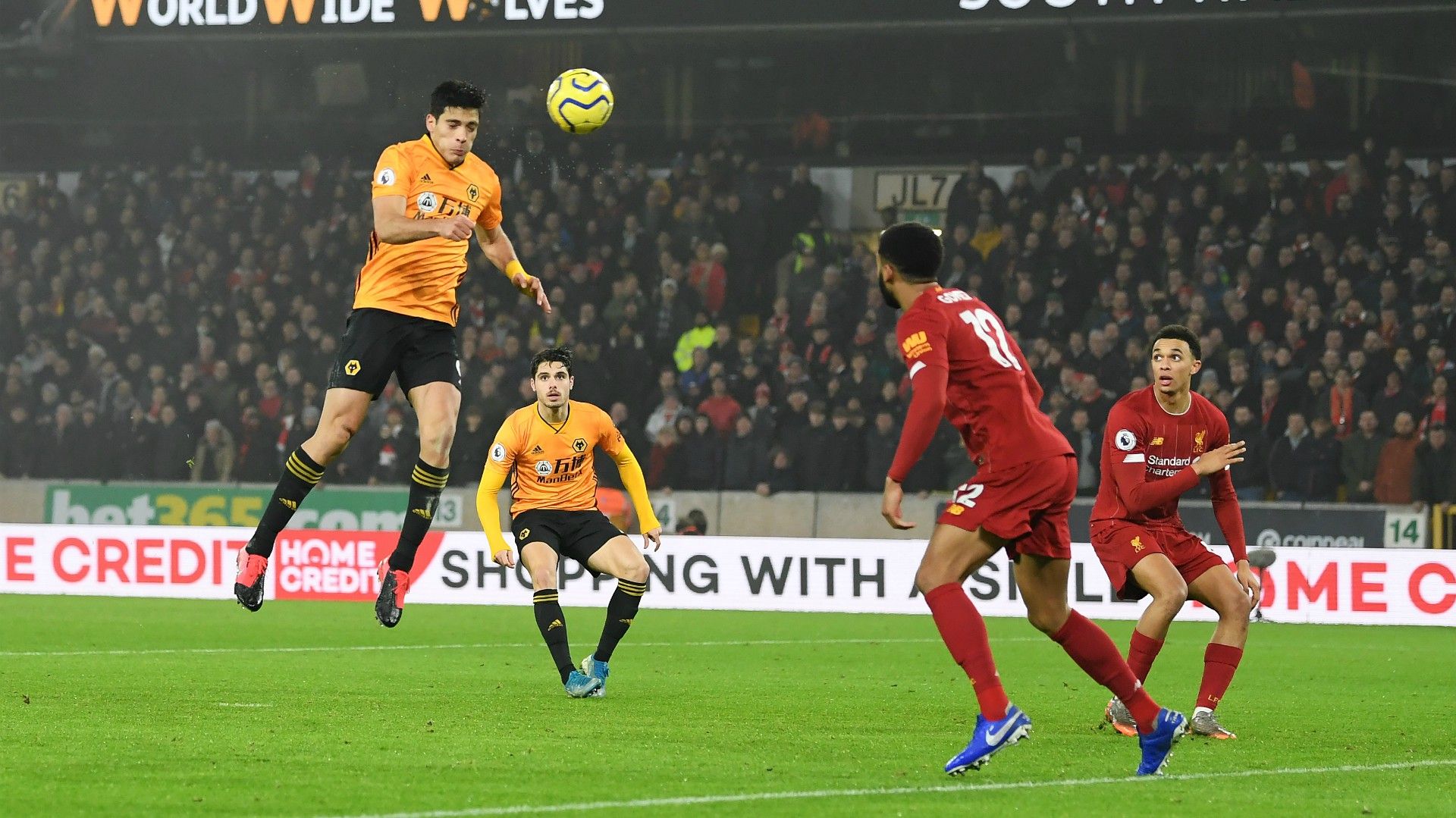 Raúl Jiménez Wolves Liverpool