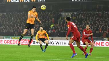 Raúl Jiménez Wolves Liverpool