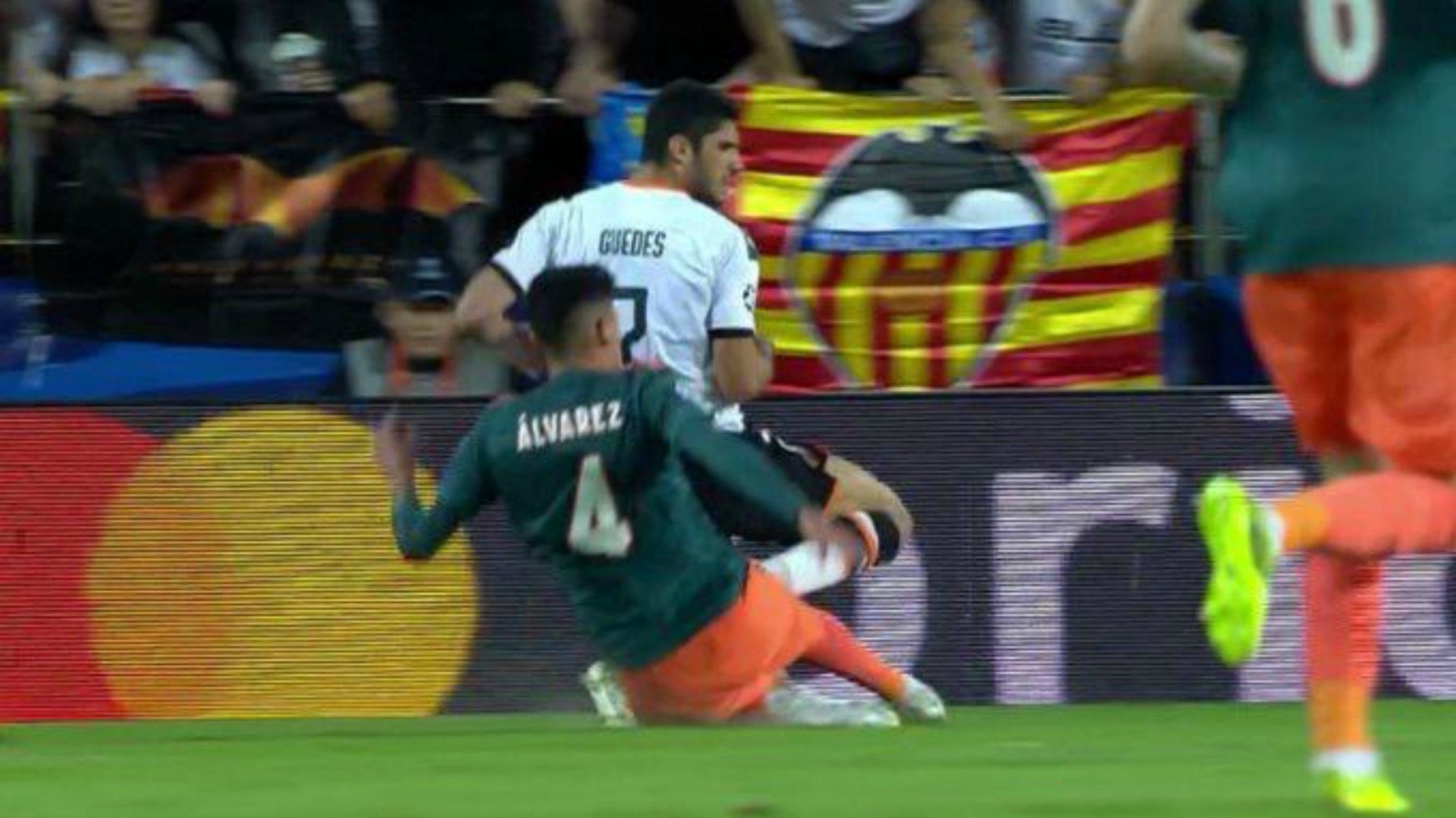 Edson Álvarez Penal