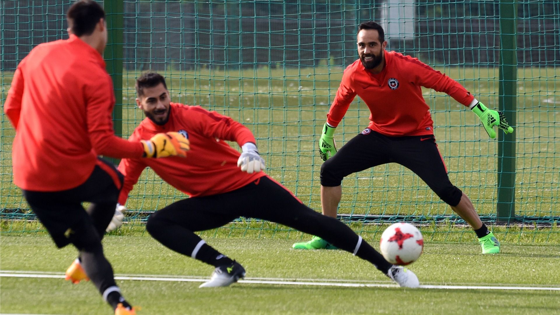 Claudio Bravo Johnny Herrera Chile training 240617
