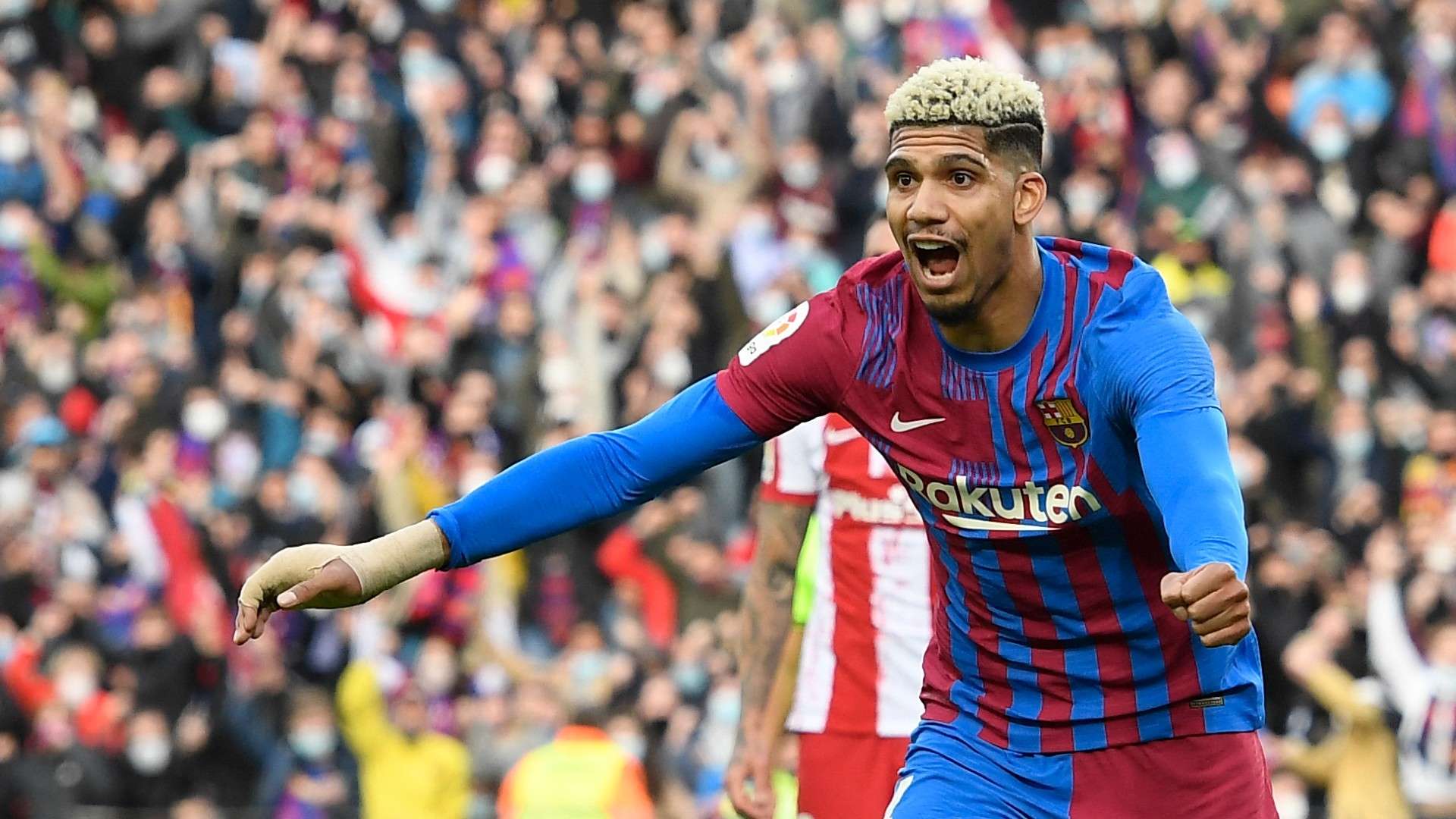 Barcelona's Uruguayan defender Ronald Araujo