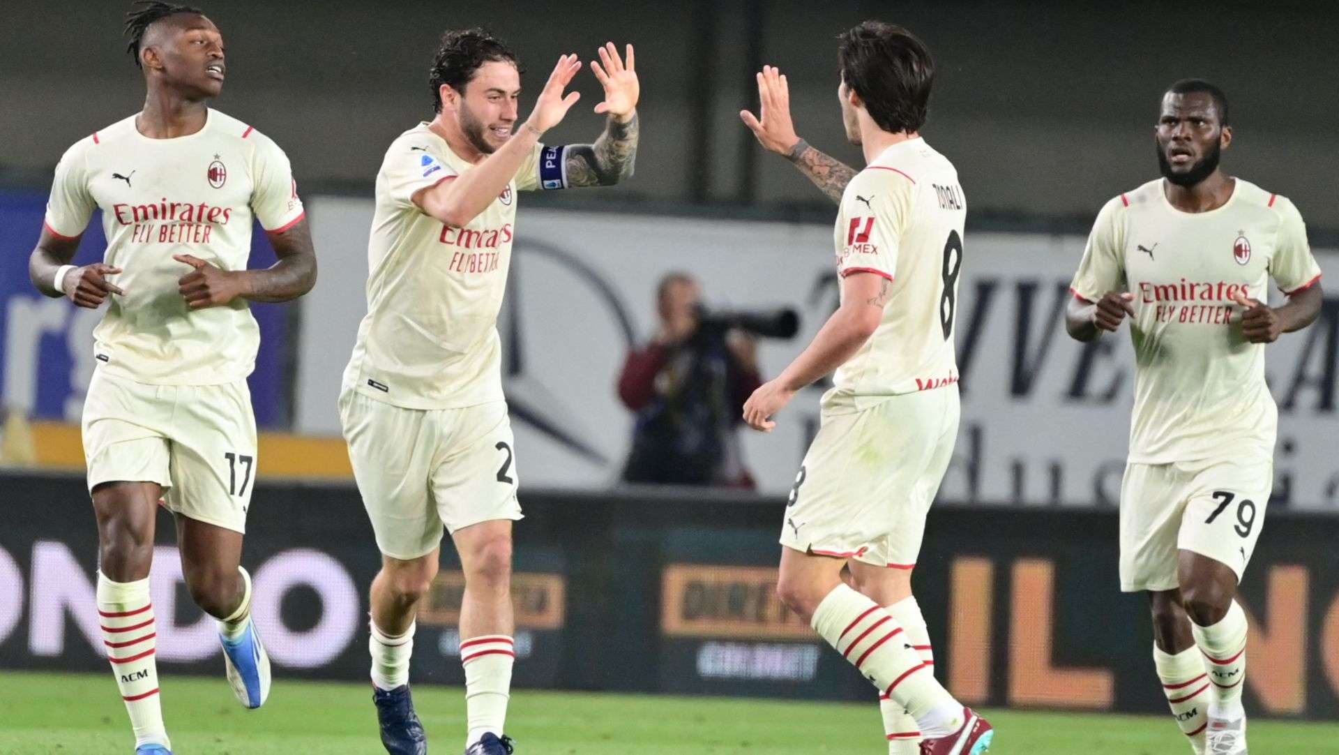 Tonali celebrating Milan 2022