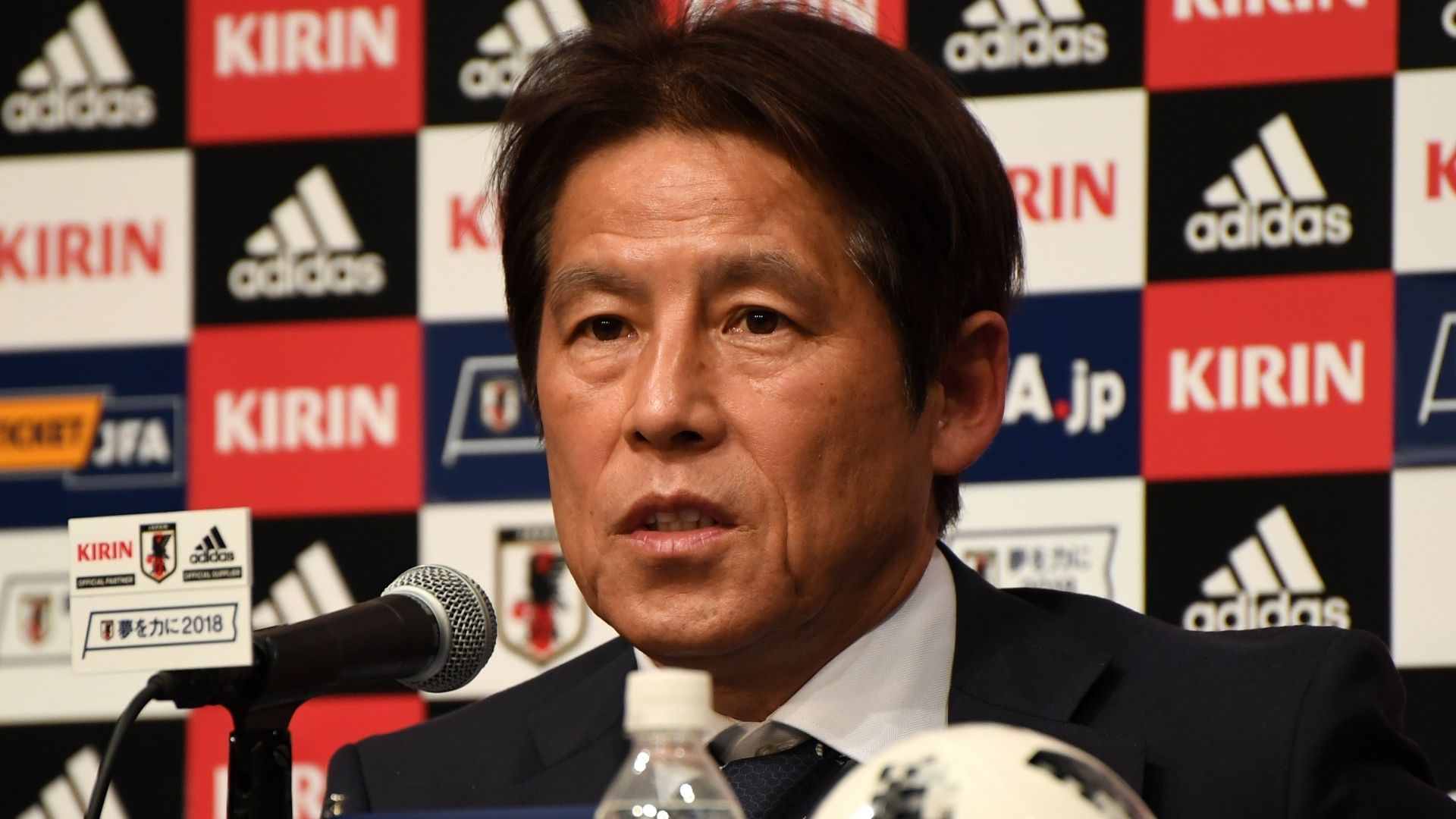 Akira Nishino, Japan