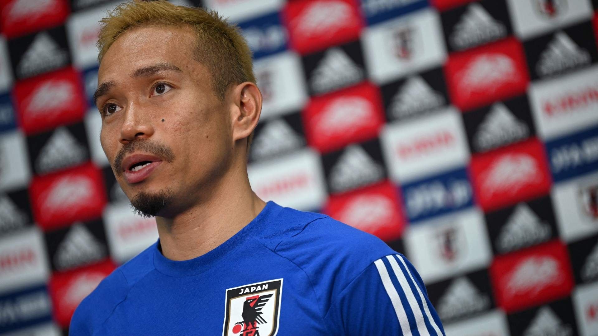2022-11-19-japan-yuto-nagatomo