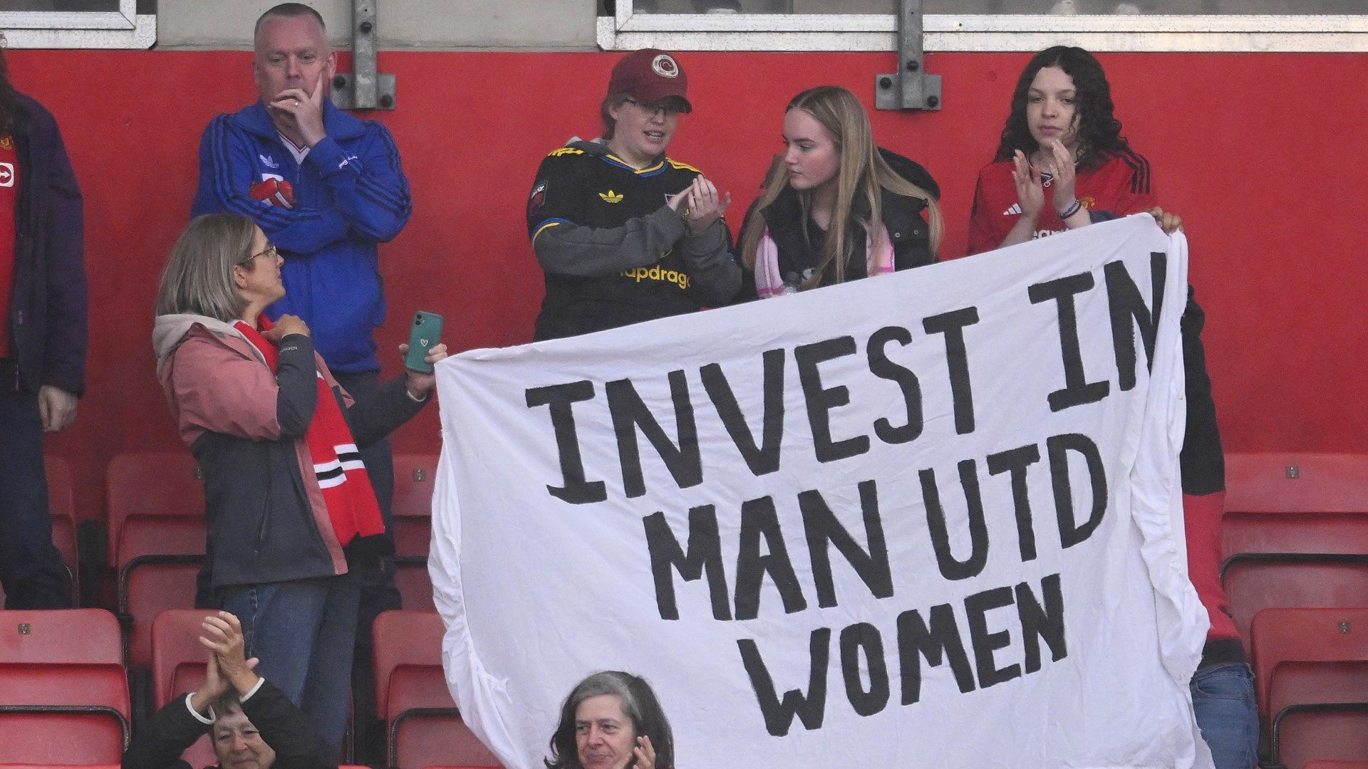Invest in Man Utd Women fans banner 2025-26