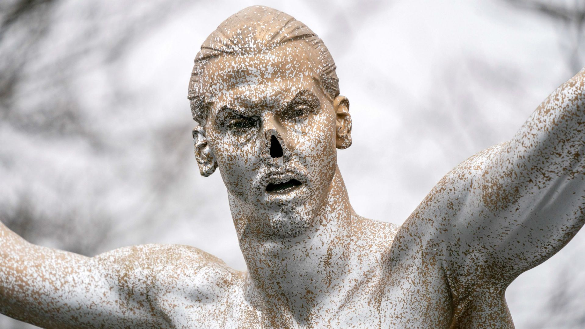Ibrahimovic statue