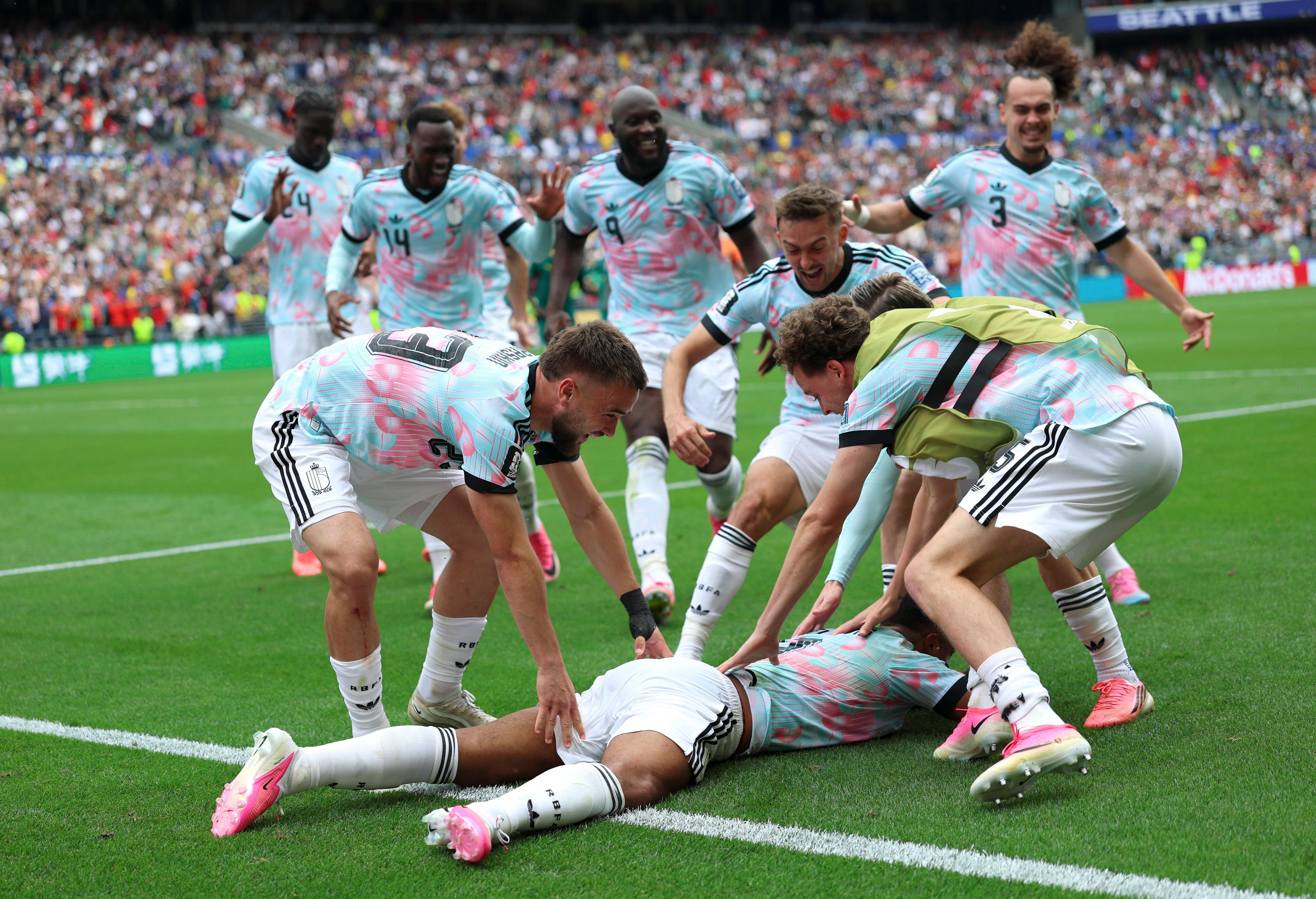 (260702) -- SEATTLE, July 2, 2026 -- Youri Tielemans (bottom) of Belgium celebrates scoring their third goal with teammates during the round of 32 match between Belgium and Senegal at the 2026 FIFA World Cup, WM, Weltmeisterschaft, Fussball at Seattle Stadium in Seattle, the United States, July 1, 2026. ) (SP)U.S.-SEATTLE-FOOTBALL-FIFA WORLD CUP-ROUND OF 32-BEL VS SEN BaixXuefei