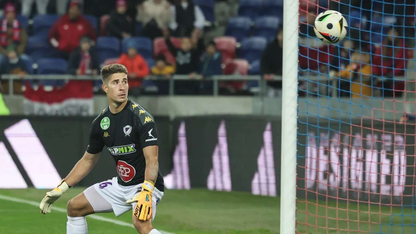 A kapuba kényszerből beálló Vágó Levente kettő gólt kapott