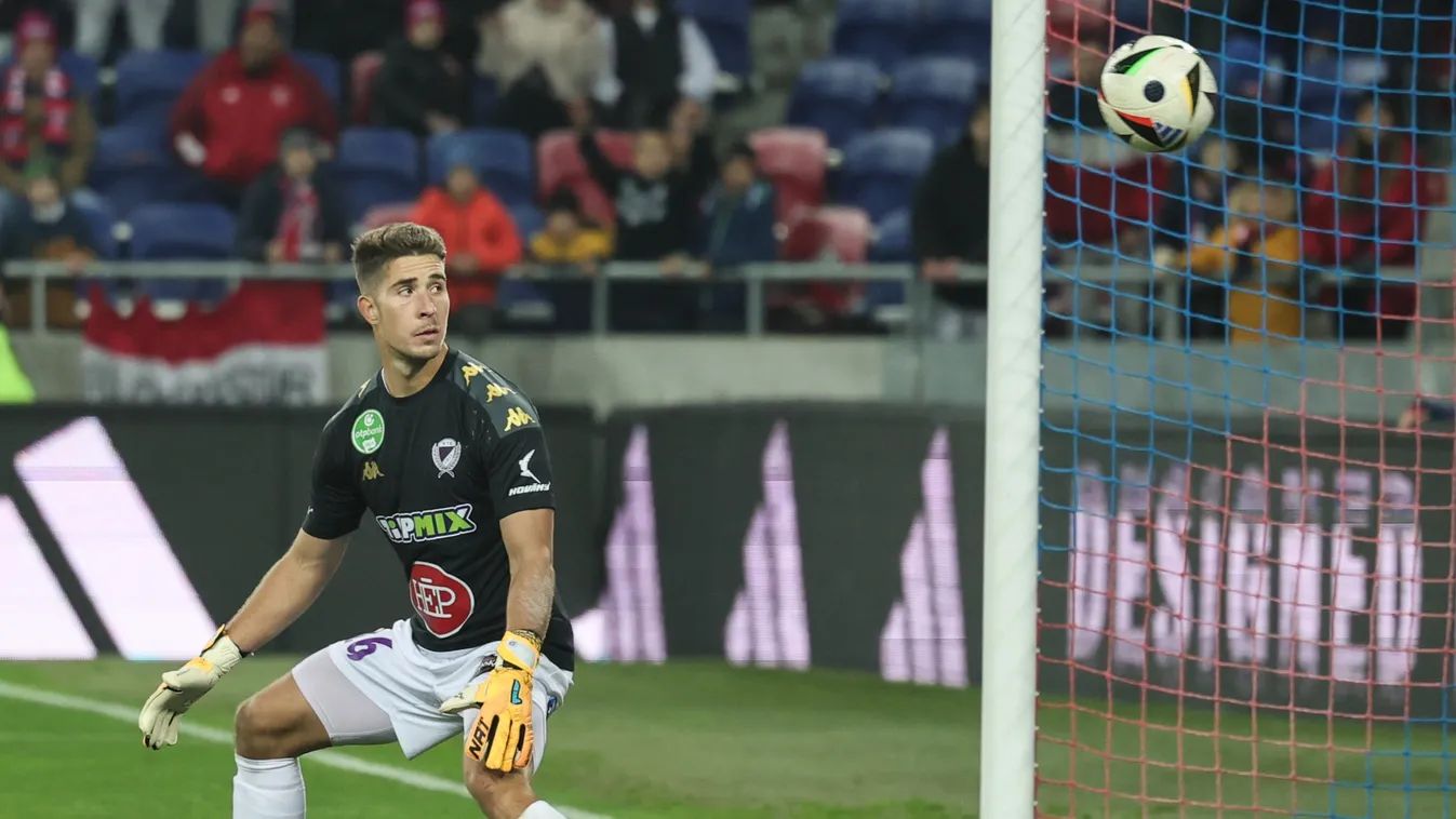 A kapuba kényszerből beálló Vágó Levente kettő gólt kapott