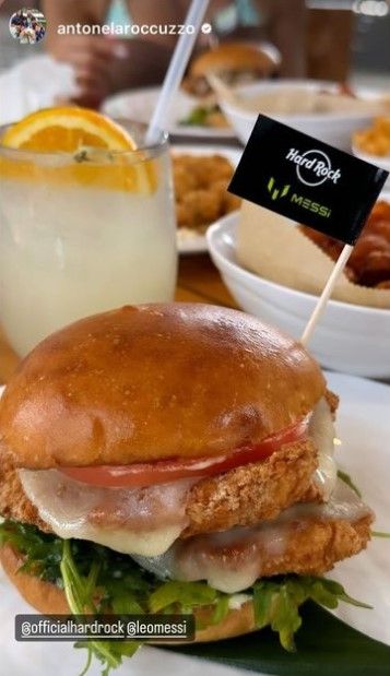 Antonela Roccuzzo Messi Burger
