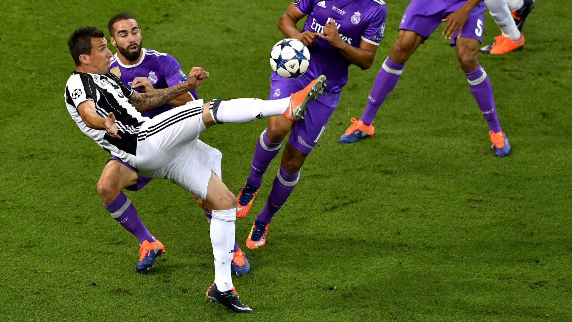 Mario Mandzukic gol de chilena Juventus Real Madrid 020617