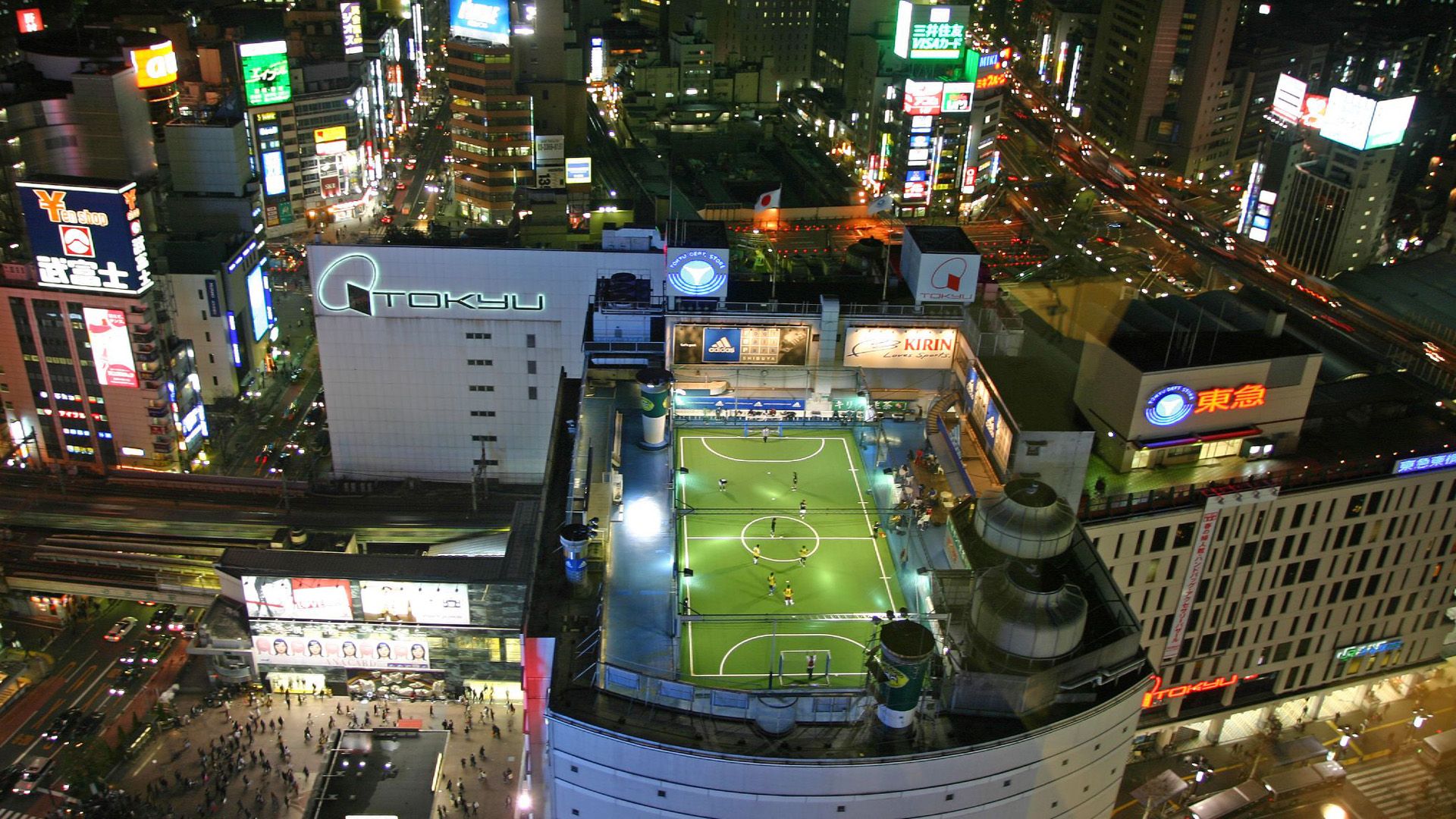 Tokyo_rooftop_football