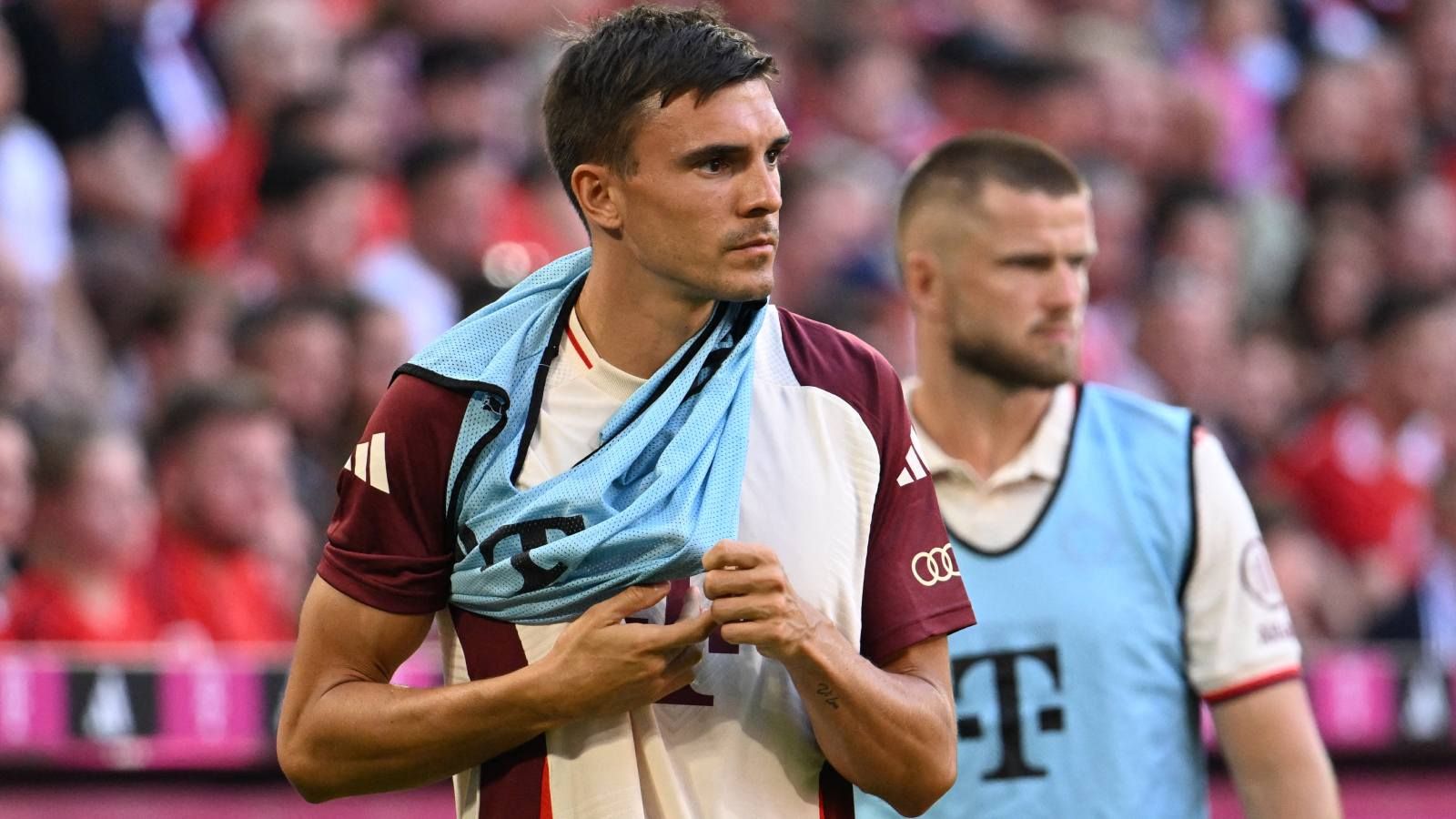 Joao Palhinha FC Bayern bench