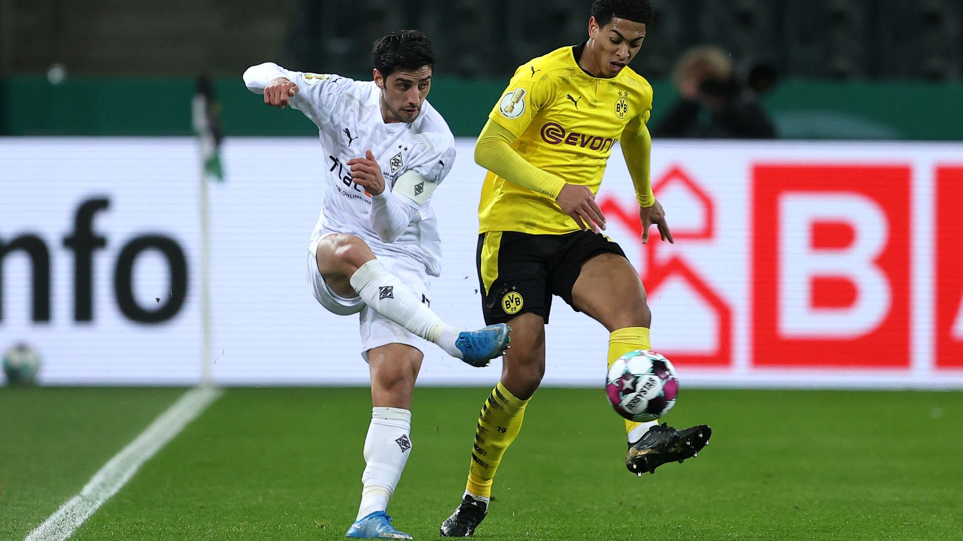 LARS STINDL BORUSSIA MÖNCHENGLADBACH JUDE BELLINGHAM BORUSSIA DORTMUND DFB POKAL GERMAN CUP 02032021