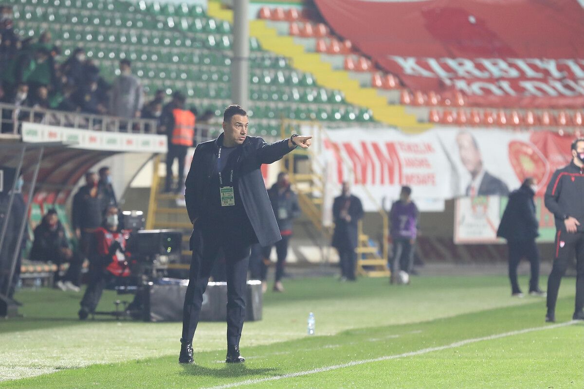 Cagdas Atan Alanyaspor Coach vs. Galatasaray 02/20/21