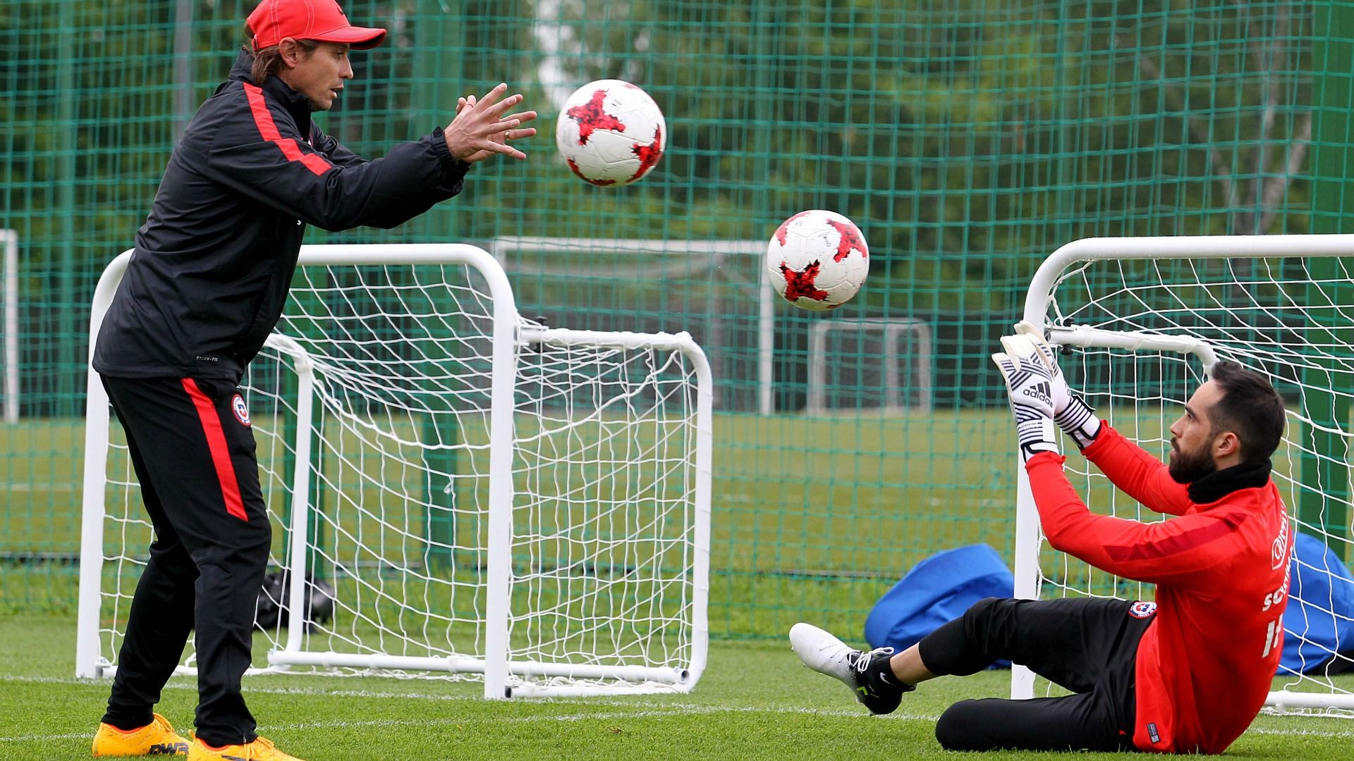 Claudio Bravo Chile training 160617