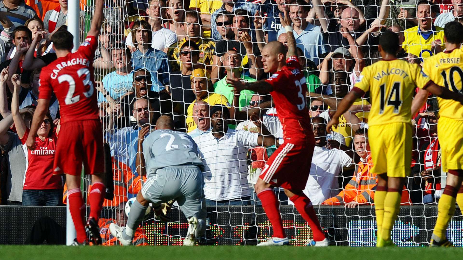 Pepe Reina Liverpool Arsenal 2010