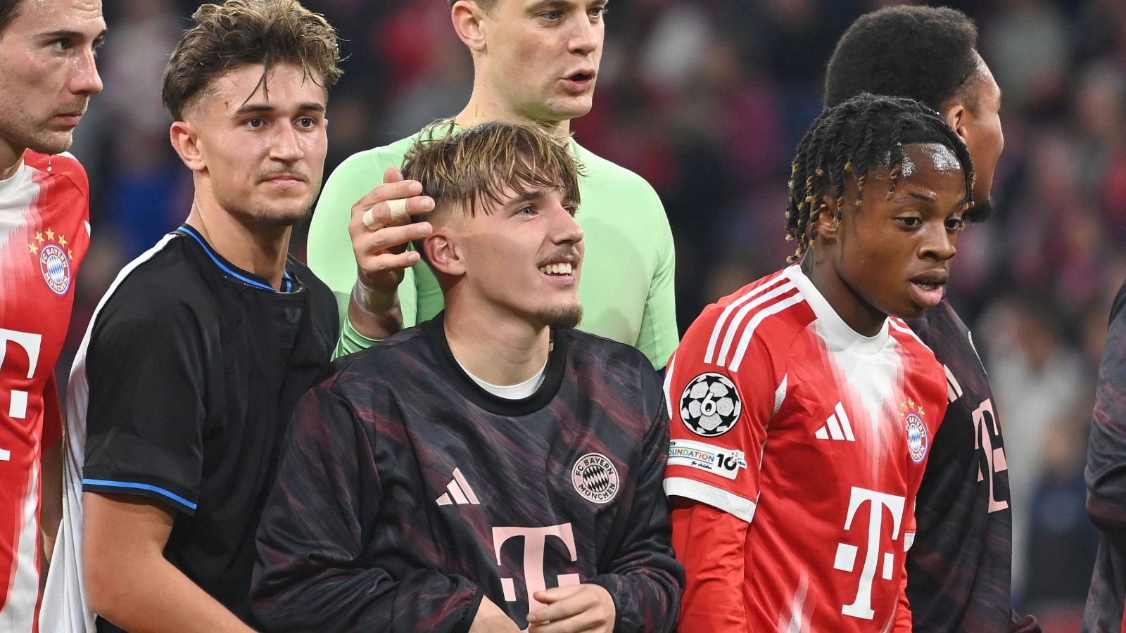 Tom Bischof, Lennart Karl, Wisdom Mike, Manuel Neuer und Leon Goretzka