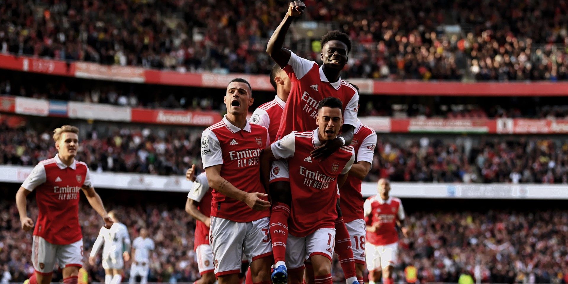 Arsenal celebrating HIC 2-1