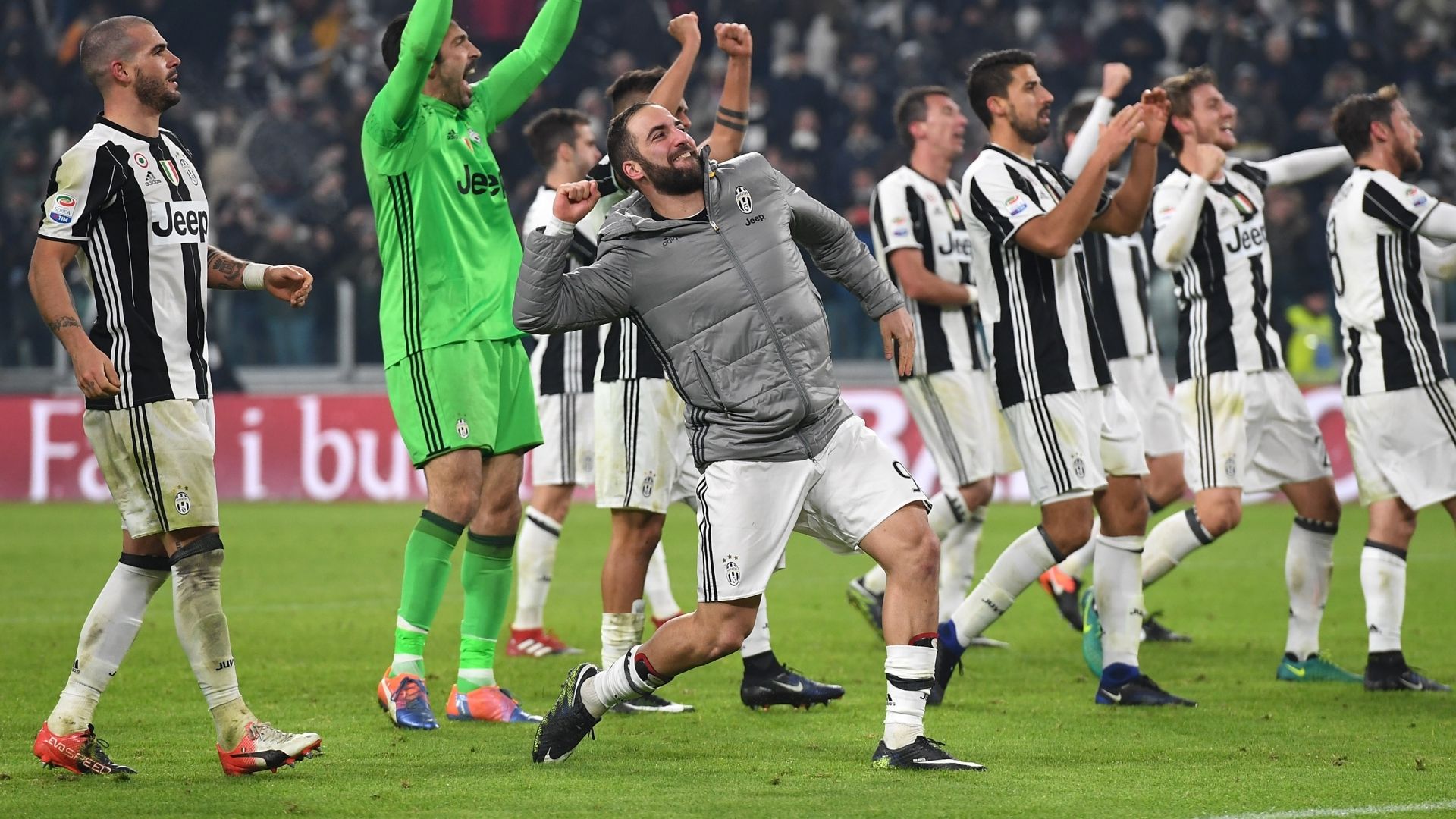 Juventus celebrating vs Roma
