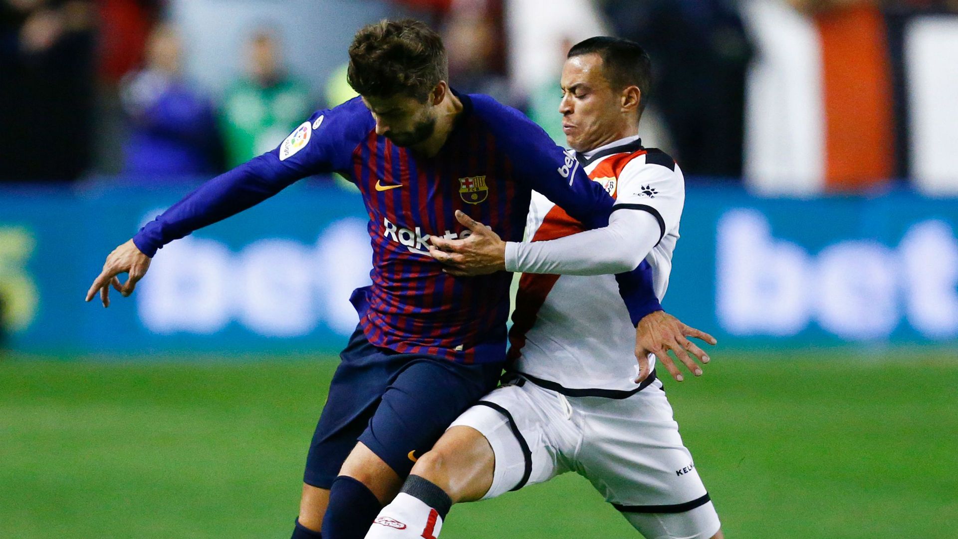 Gerard Pique Raul de Tomas Barcelona Rayo Vallecano La Liga 03112018
