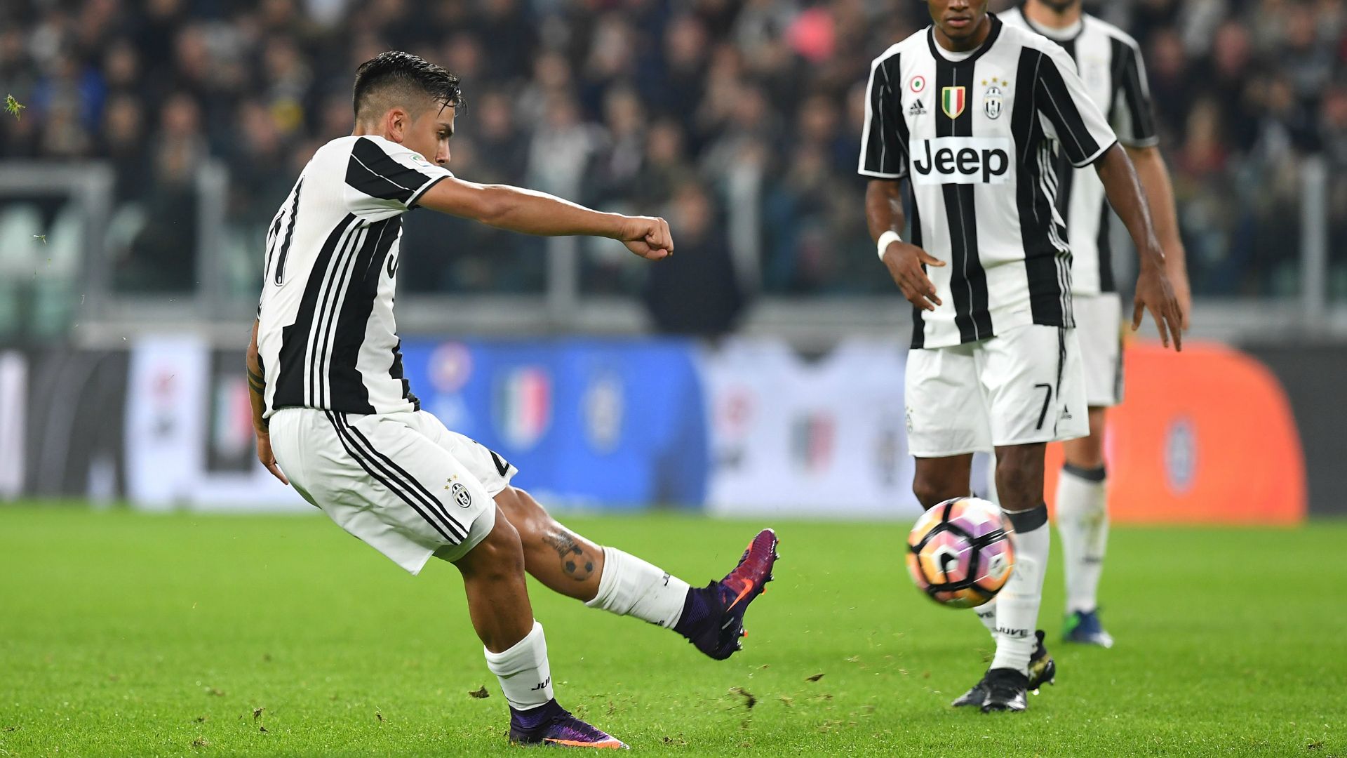Paulo Dybala scores on freekick Juventus Udinese Serie A 15102016