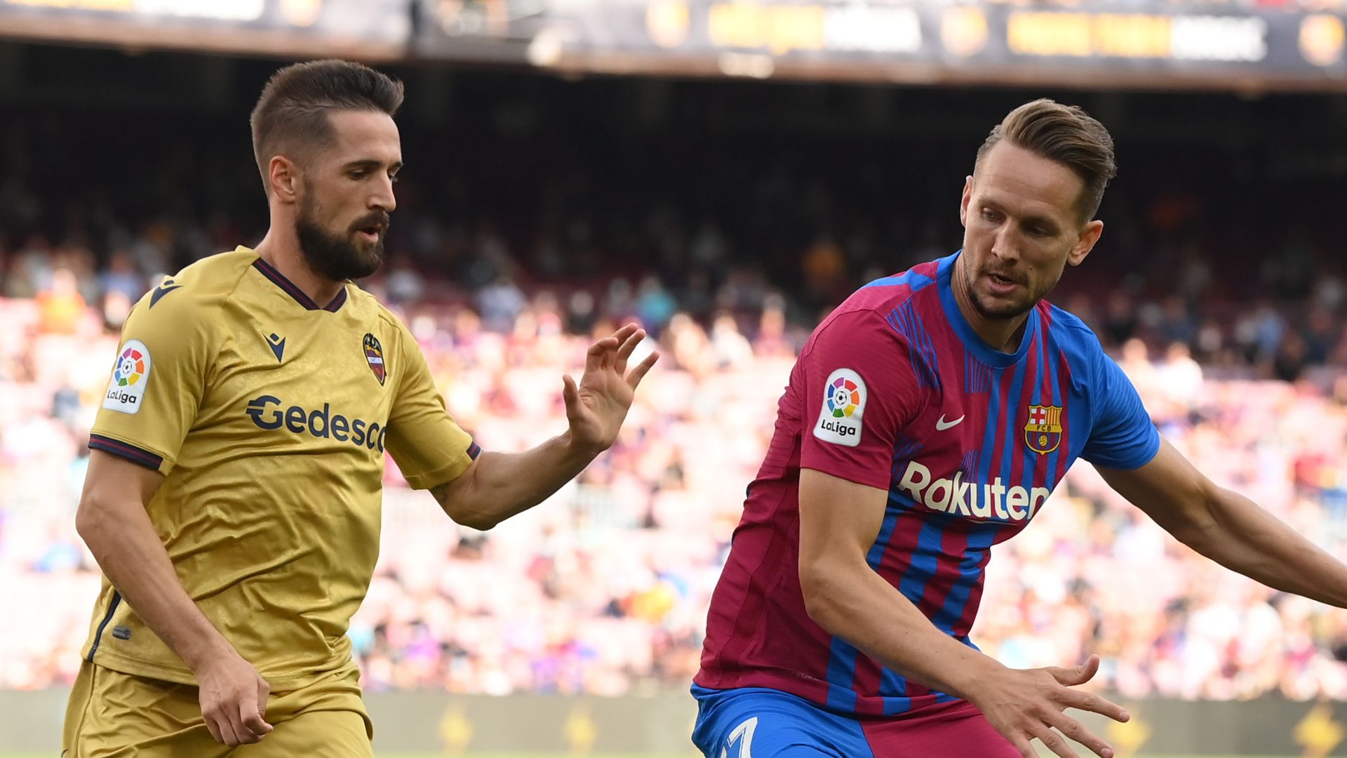 Miramón y Luuk De Jong, en el Levante vs. Barcelona