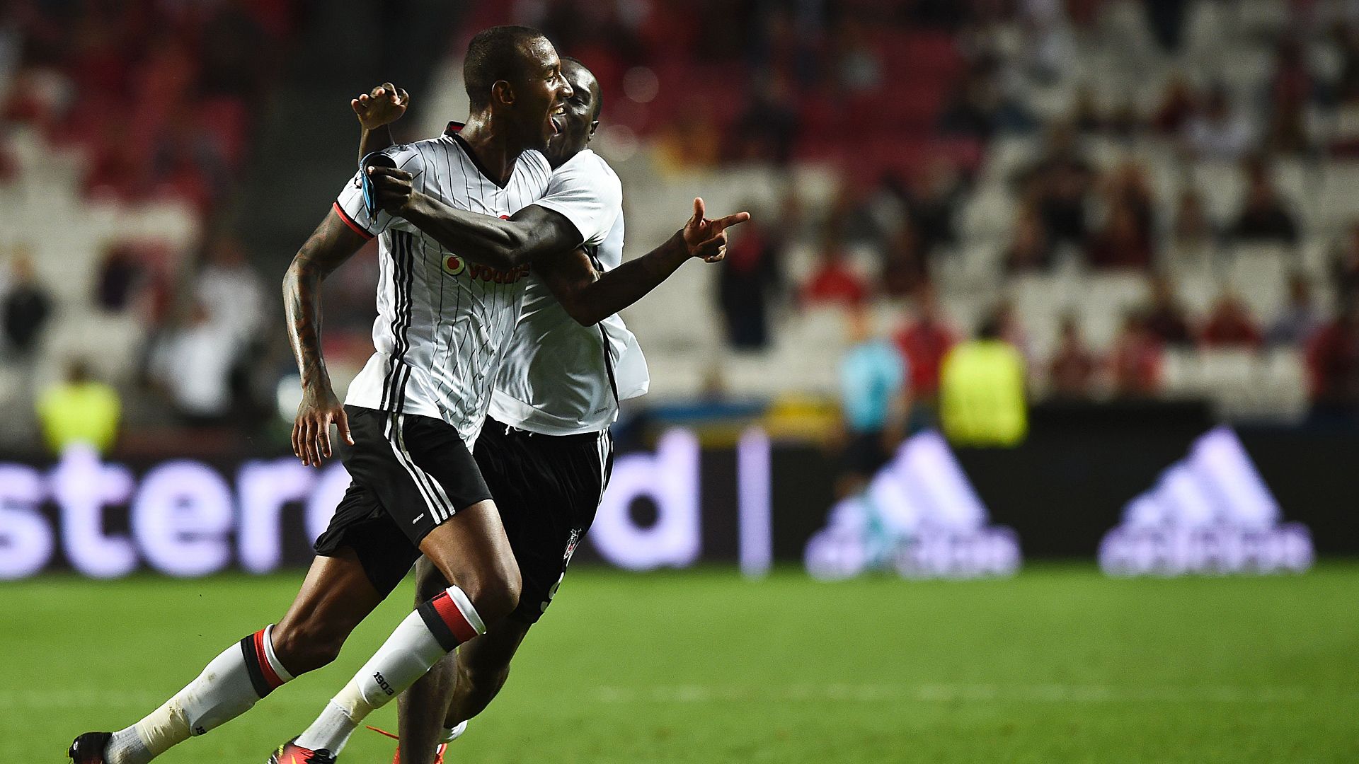 Talisca Besiktas Benfica