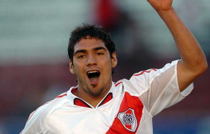 Debut River Plate Falcao 2005