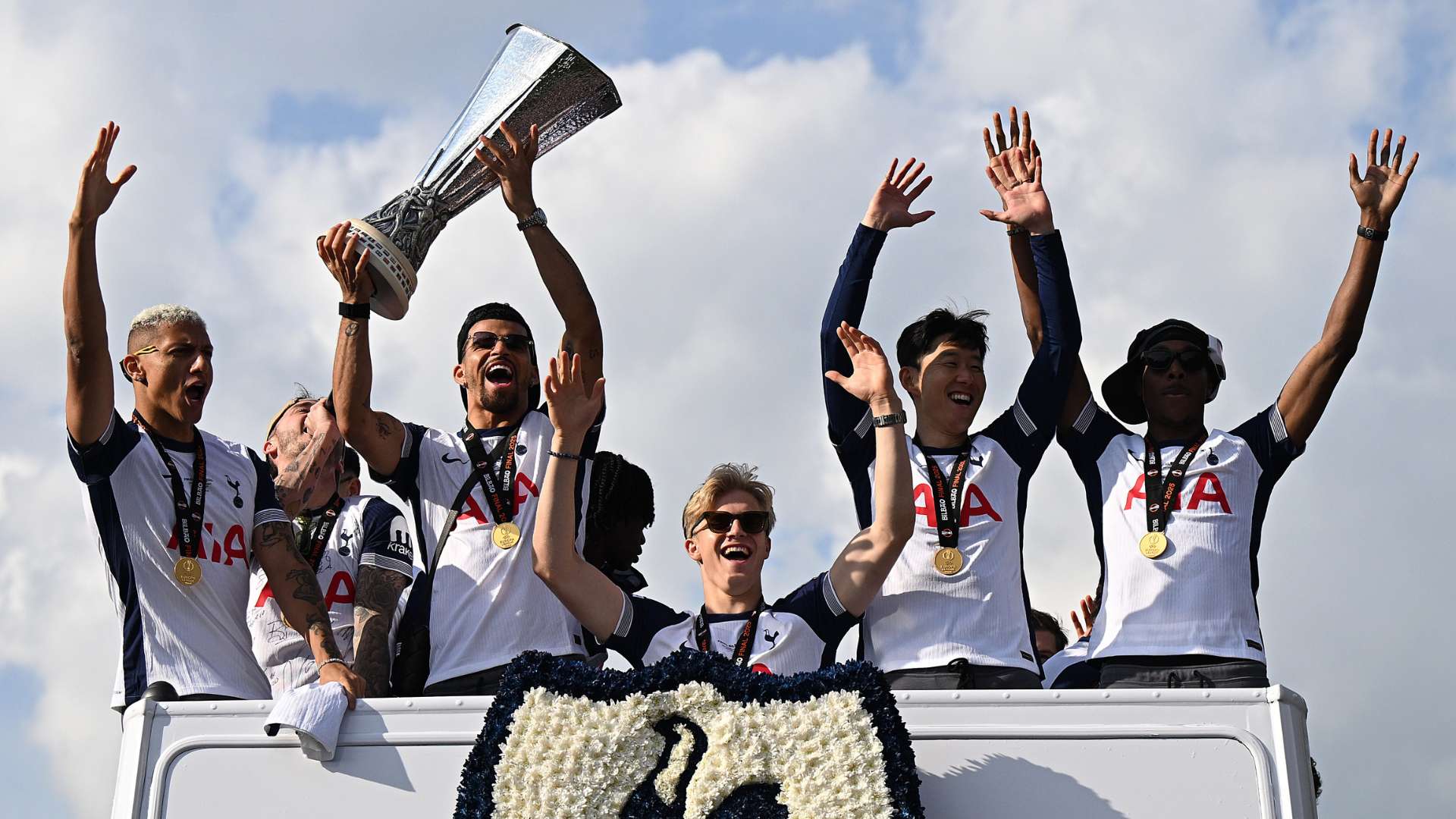 Dominic Solanke of Tottenham Hotspur lifts the UEFA Europa League trophy