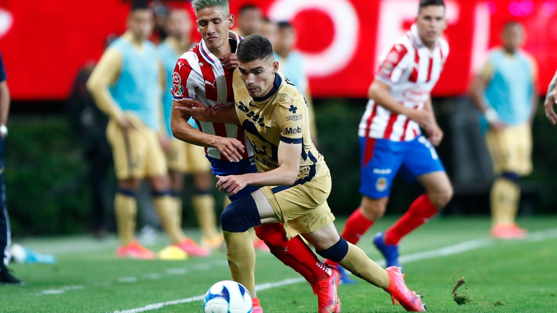 Uriel Antuna Johan Vásquez Chivas Pumas 250521