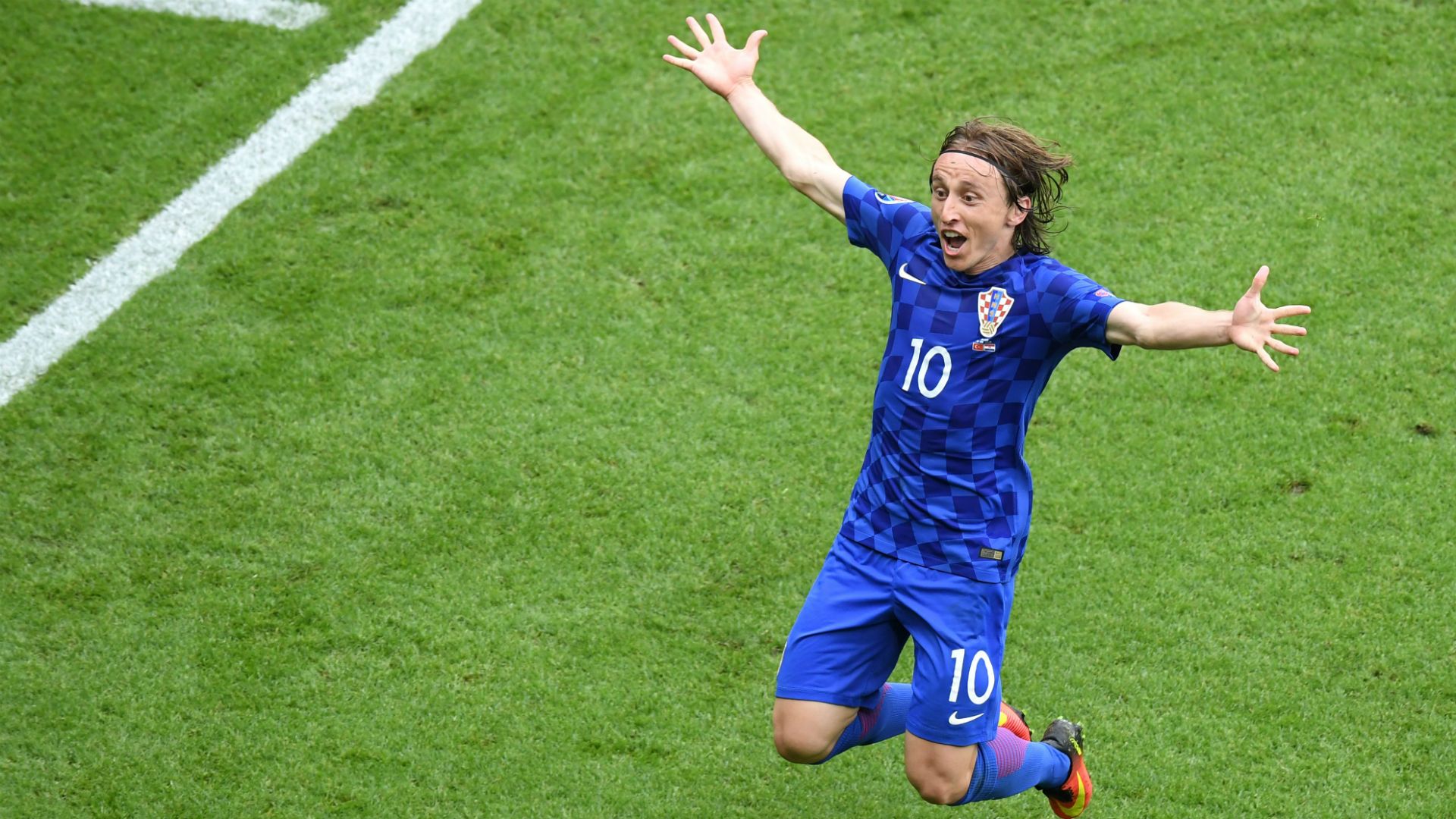 Luka Modric celebration fan Croatia Turkey Parc des Princes Euro 12062016