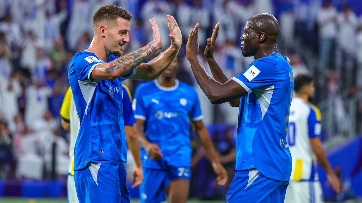 كلاسيكي يحمل نقوشًا عربية .. تسريب قميص الهلال "المميز" في احتفاله بذكرى التأسيس!