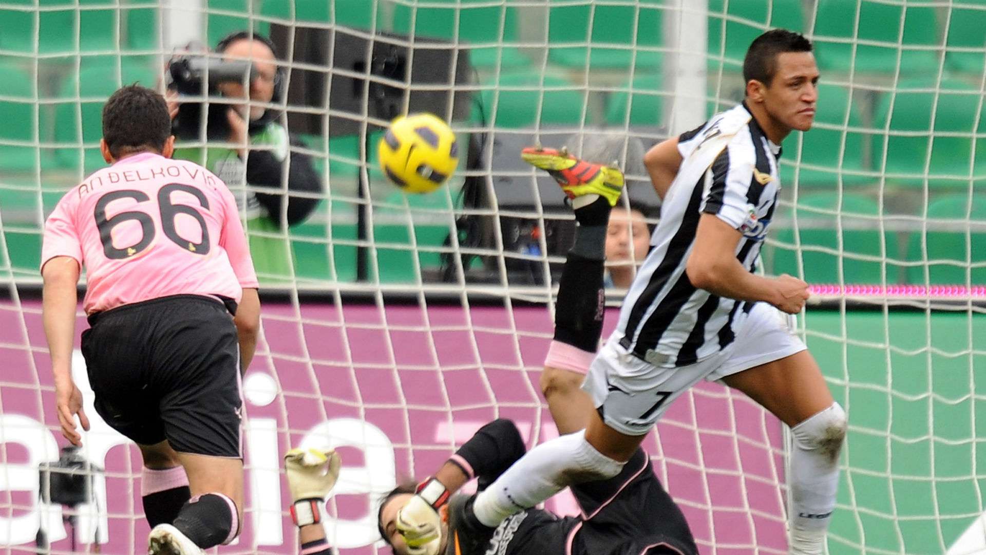 Alexis Sanchez Palermo Udinese 2011