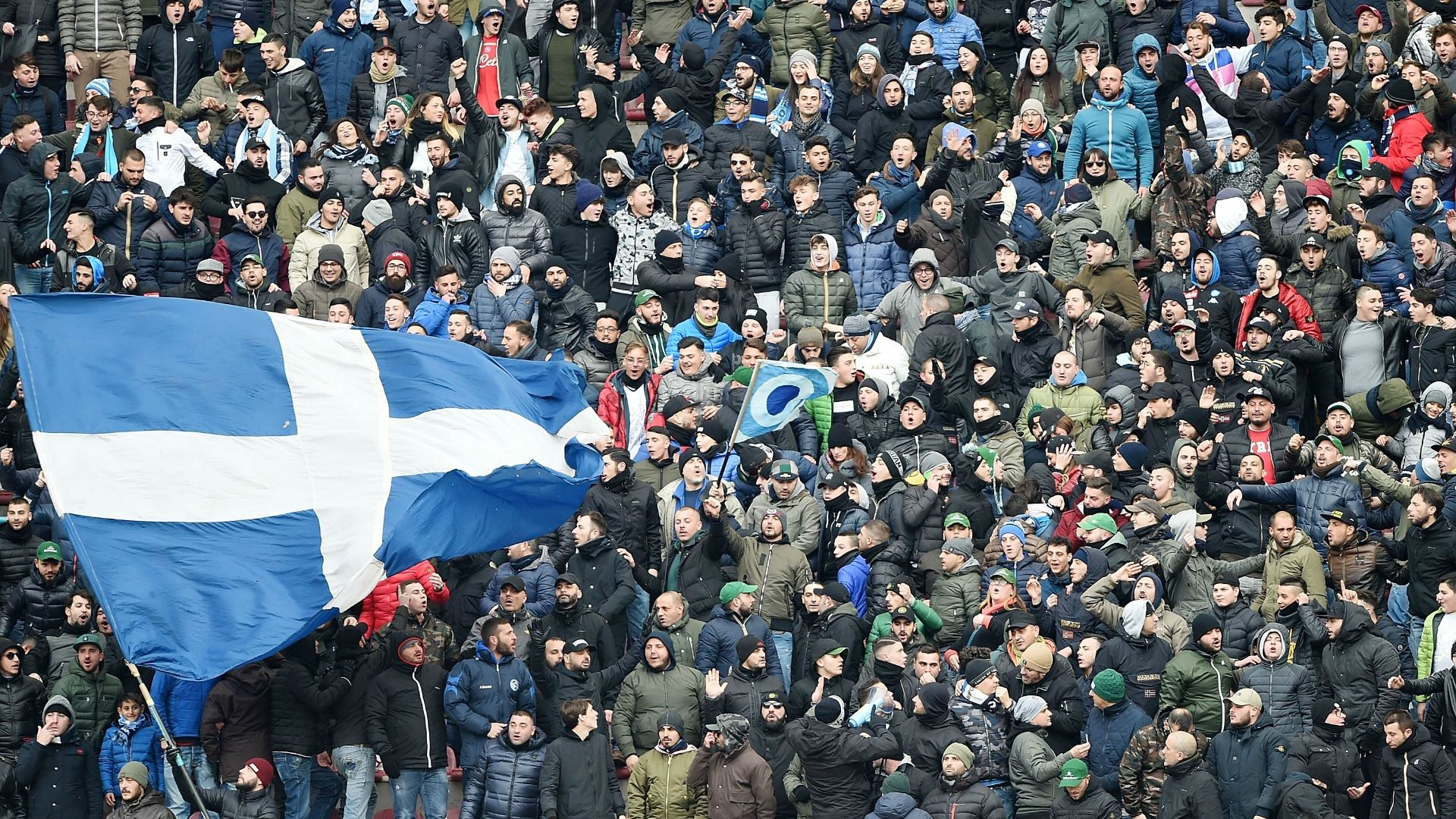 Napoli fans vs Pescara Serie A 15012017