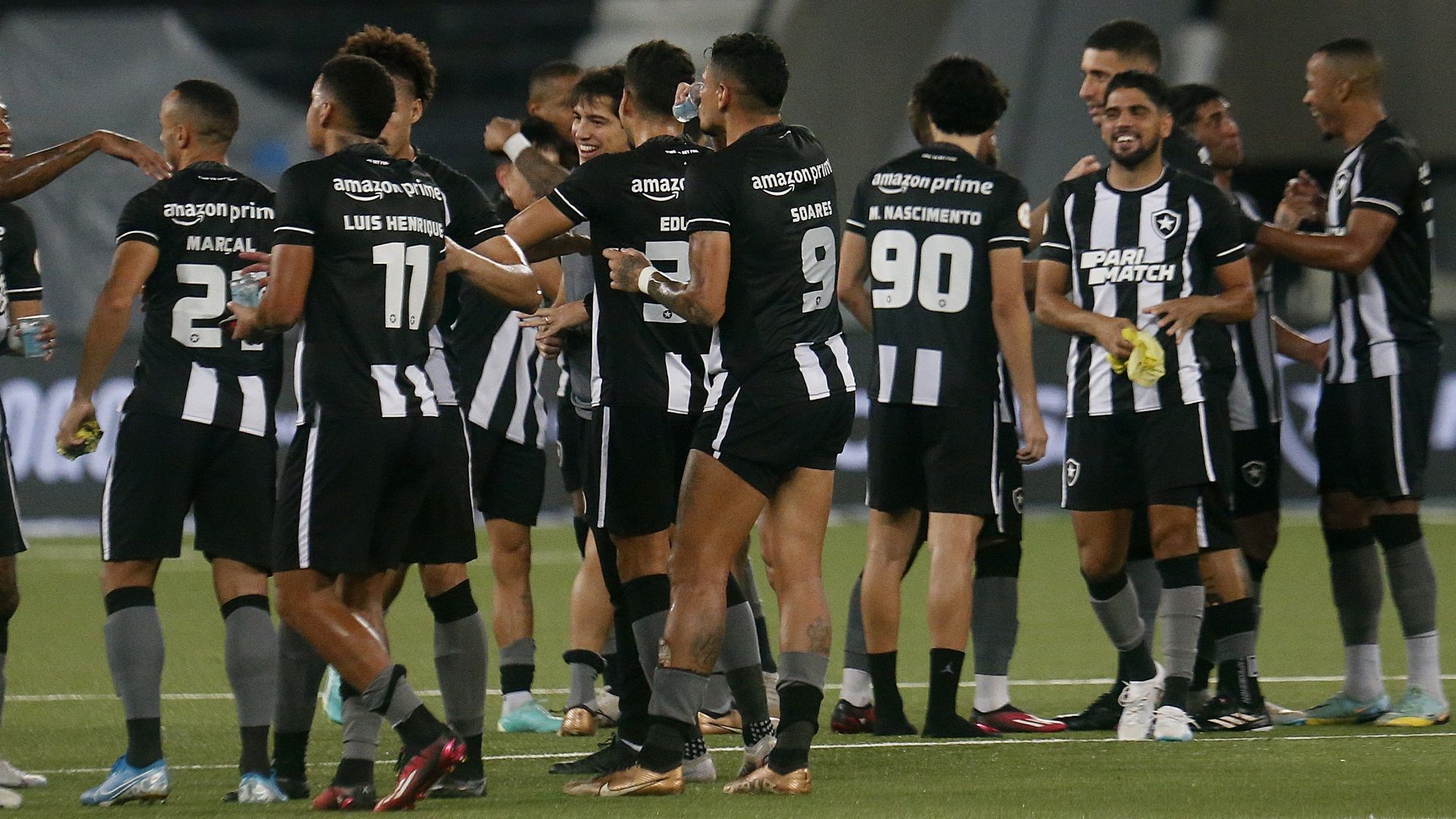 Jogadores do Botafogo comemoram vitória sobre o Atlético-MG, na quarta rodada do Brasileirão 2023